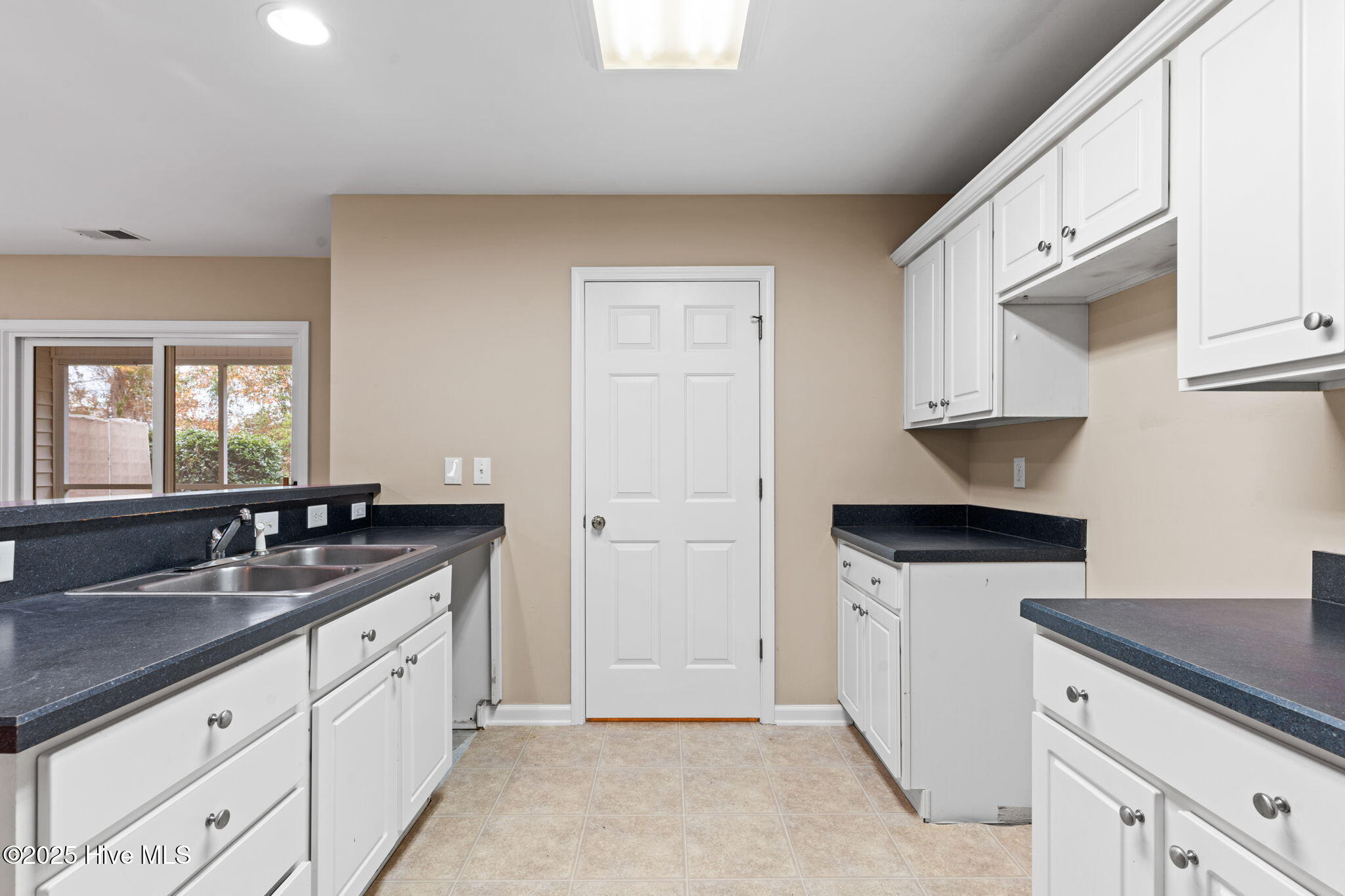 100542570 | Photo 28