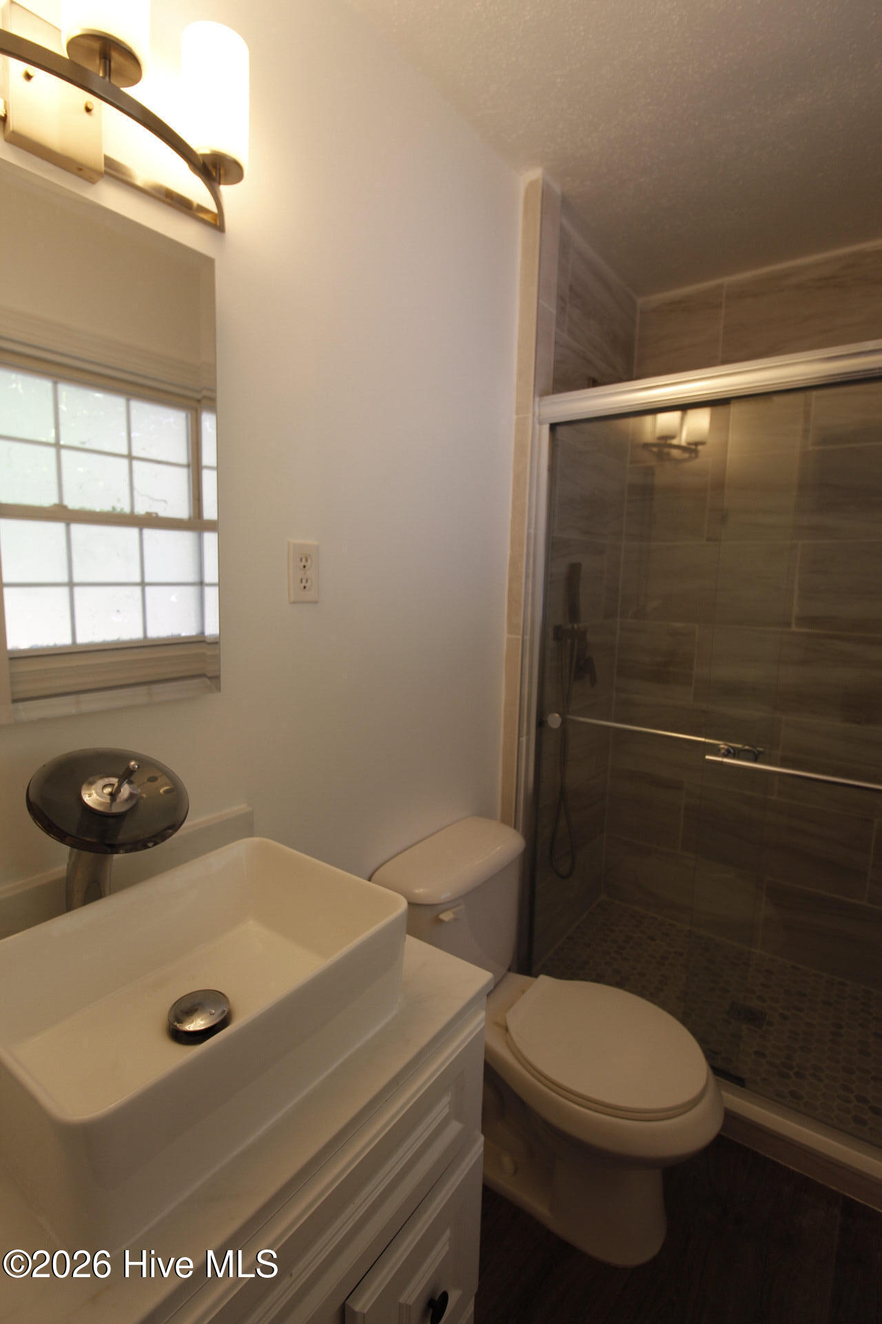 100569705 | Photo 23