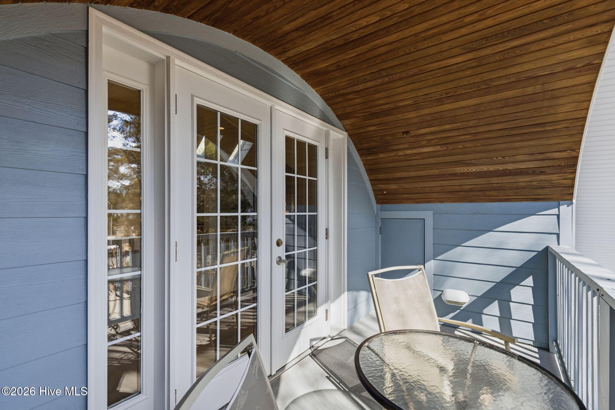 100555834 | Photo 96