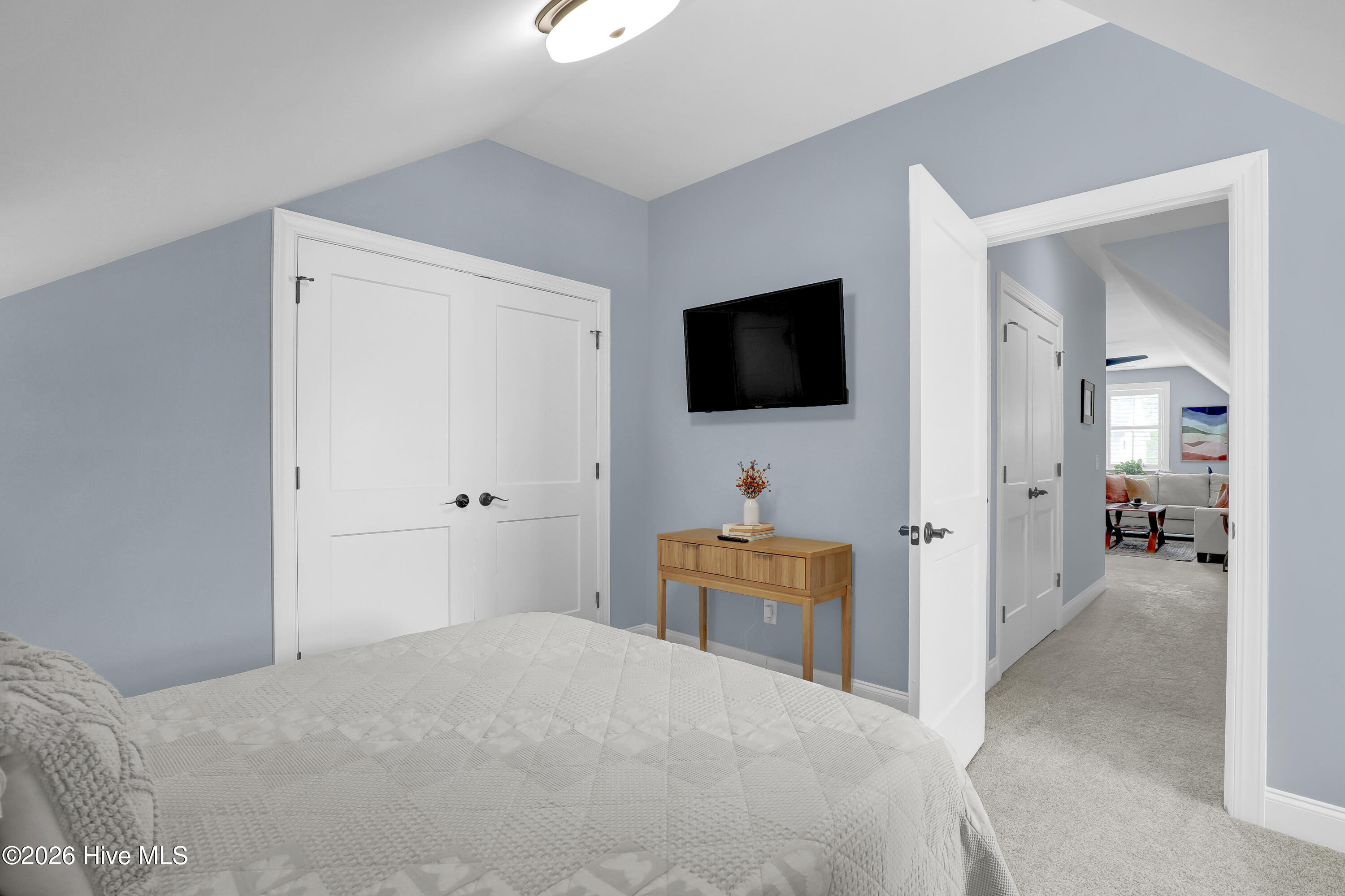 100567366 | Photo 35