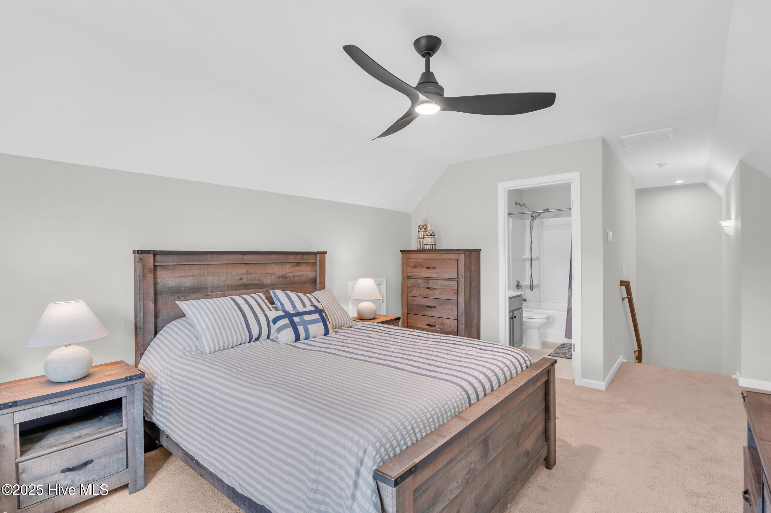 100527570 | Photo 24