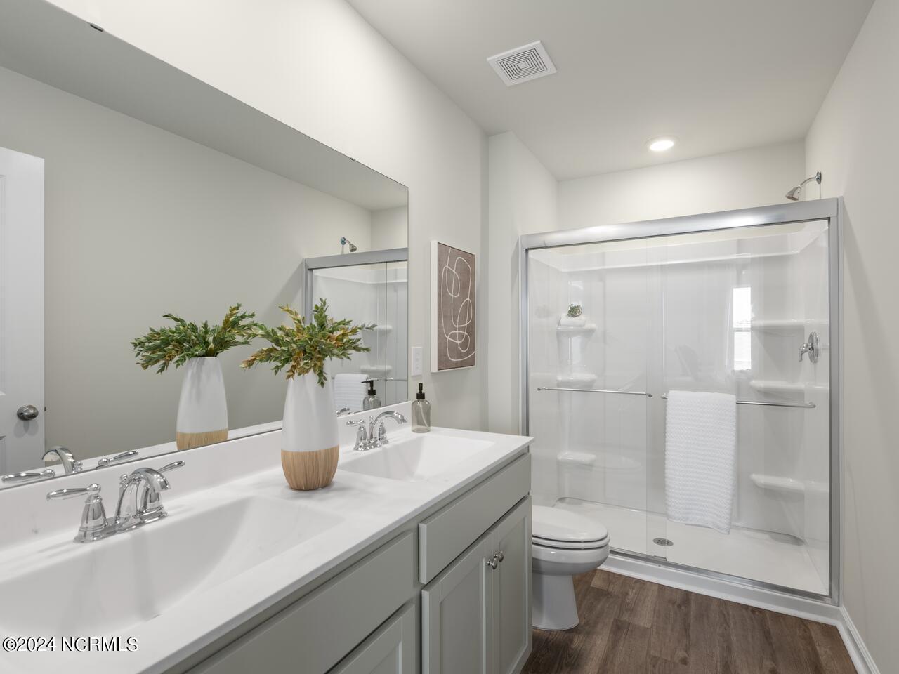 100568243 | Photo 28