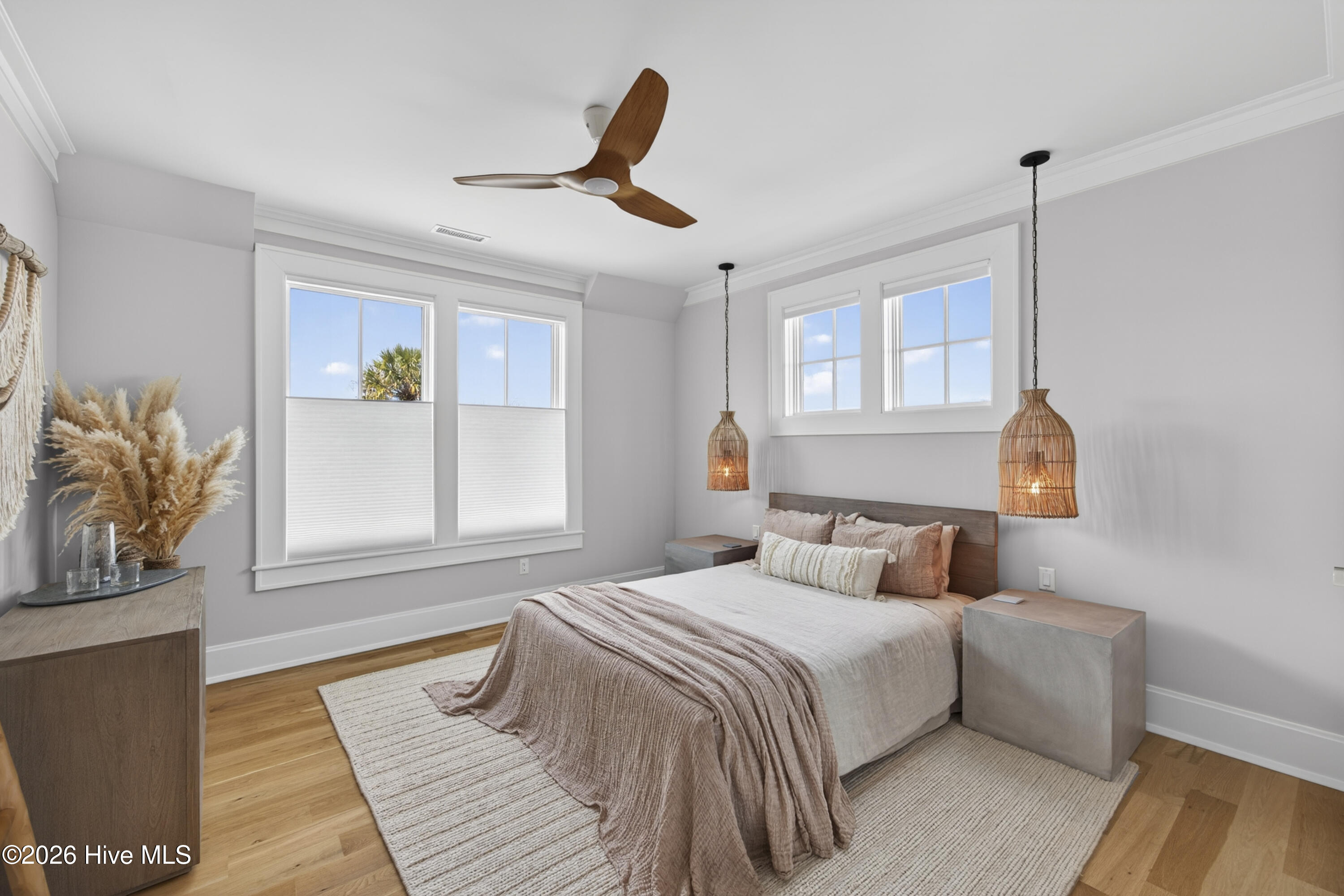 100566186 | Photo 47