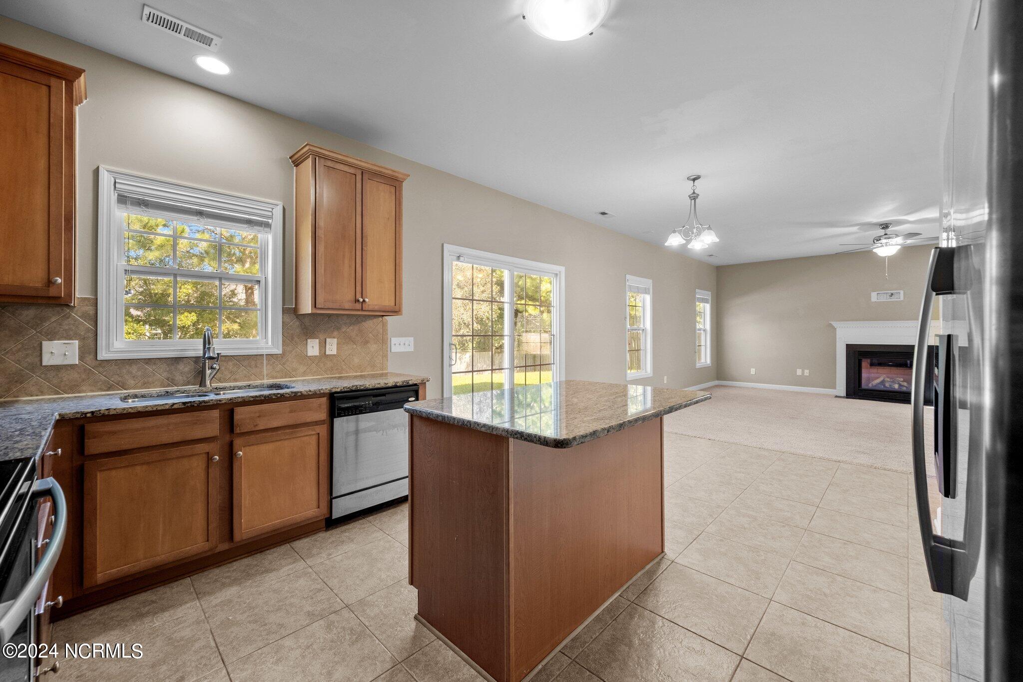 100544089 | Photo 11