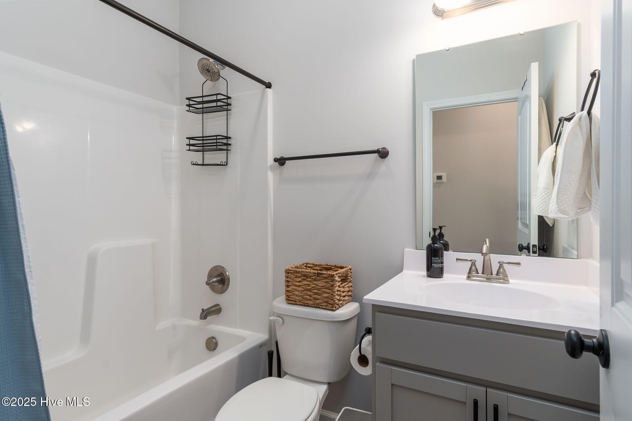 100543610 | Photo 25