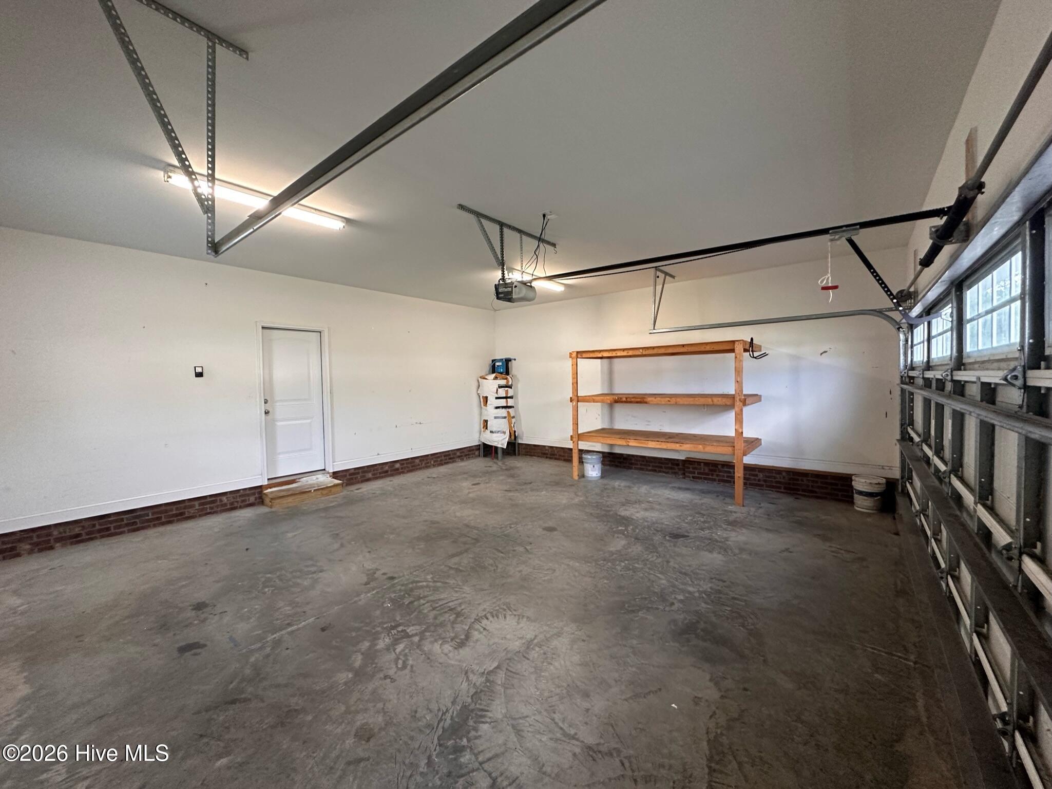 100557868 | Photo 49