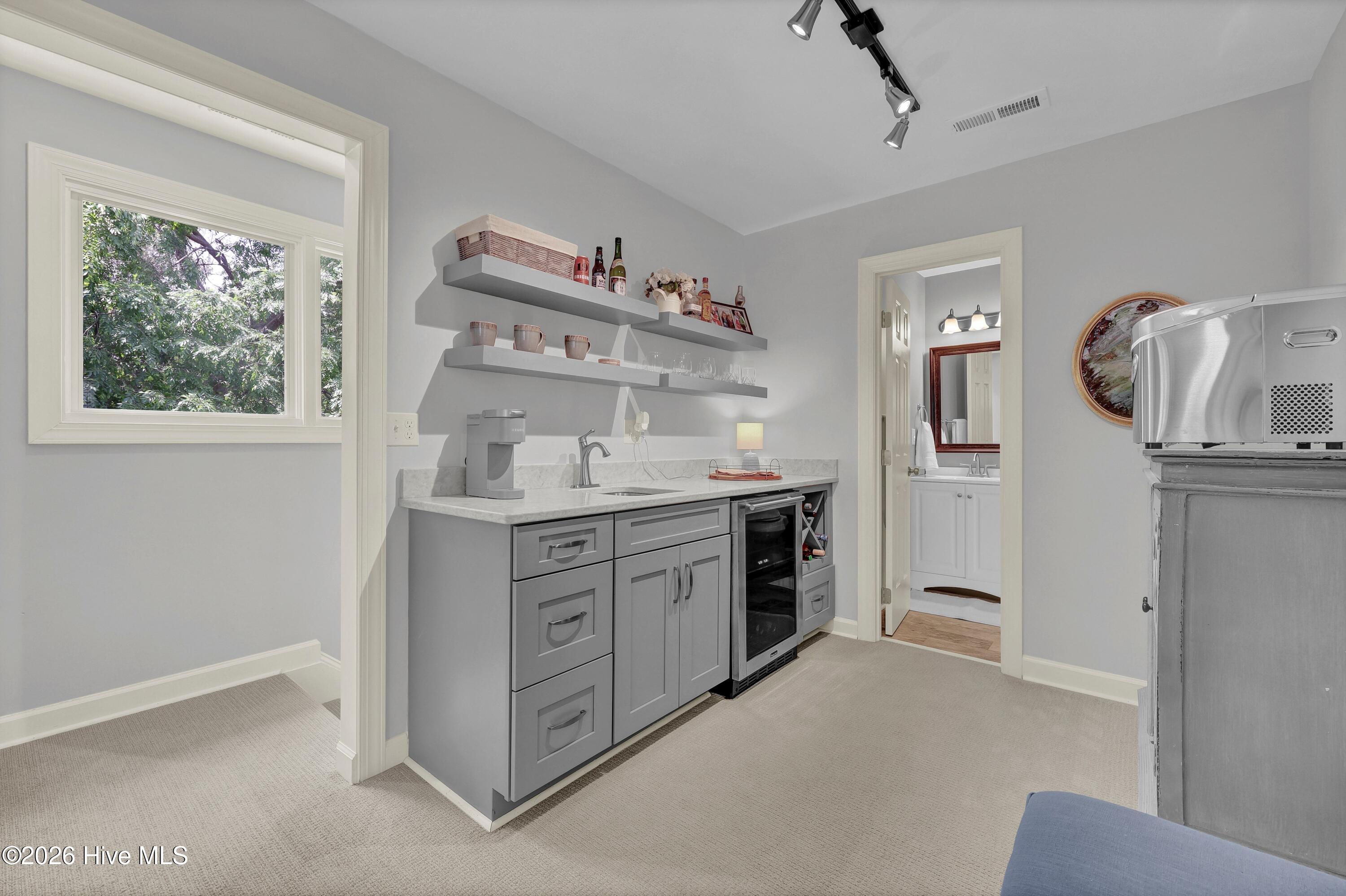 100566013 | Photo 32