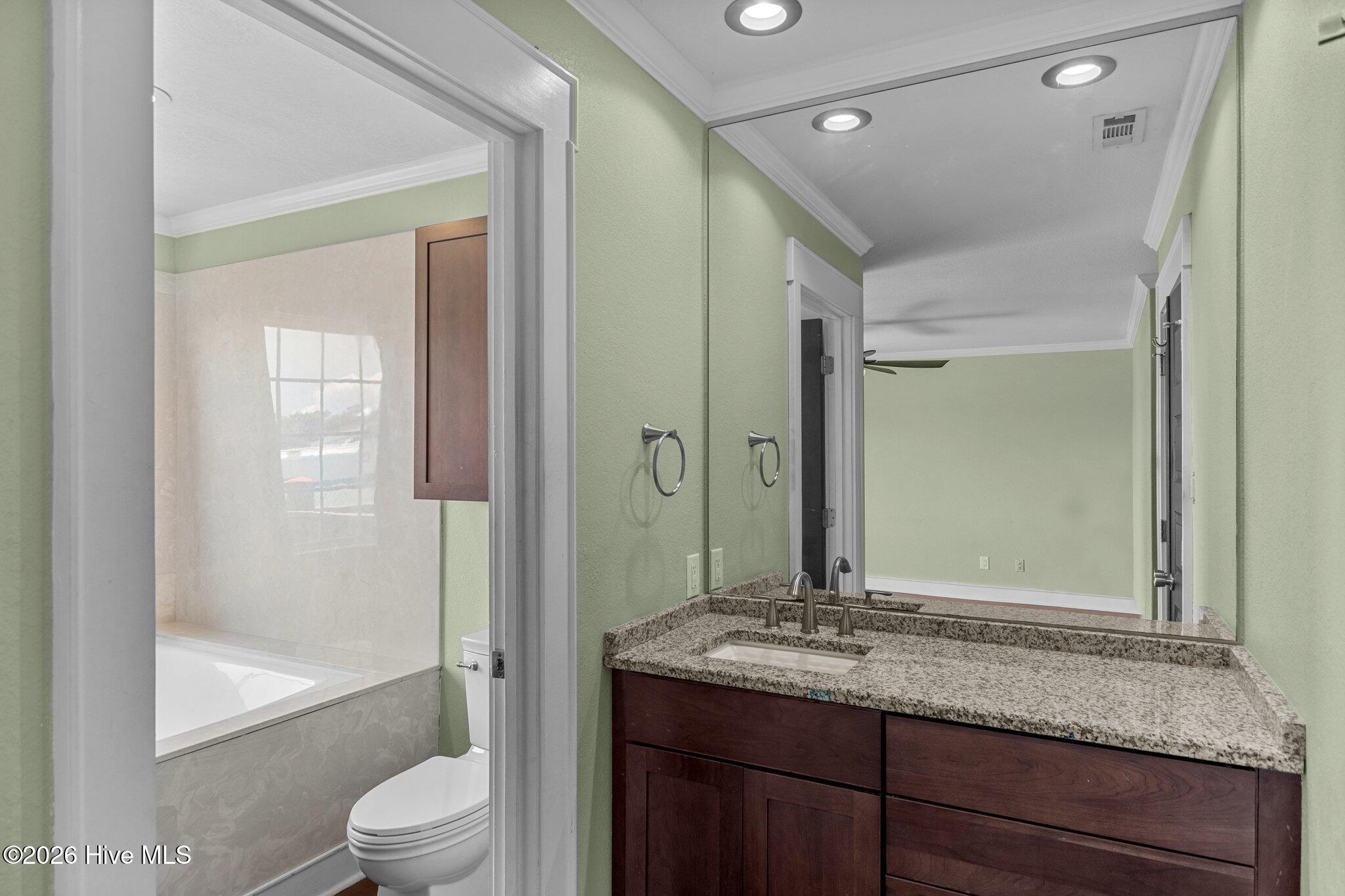 8711 Emerald Plantation Road 302,Emerald Isle