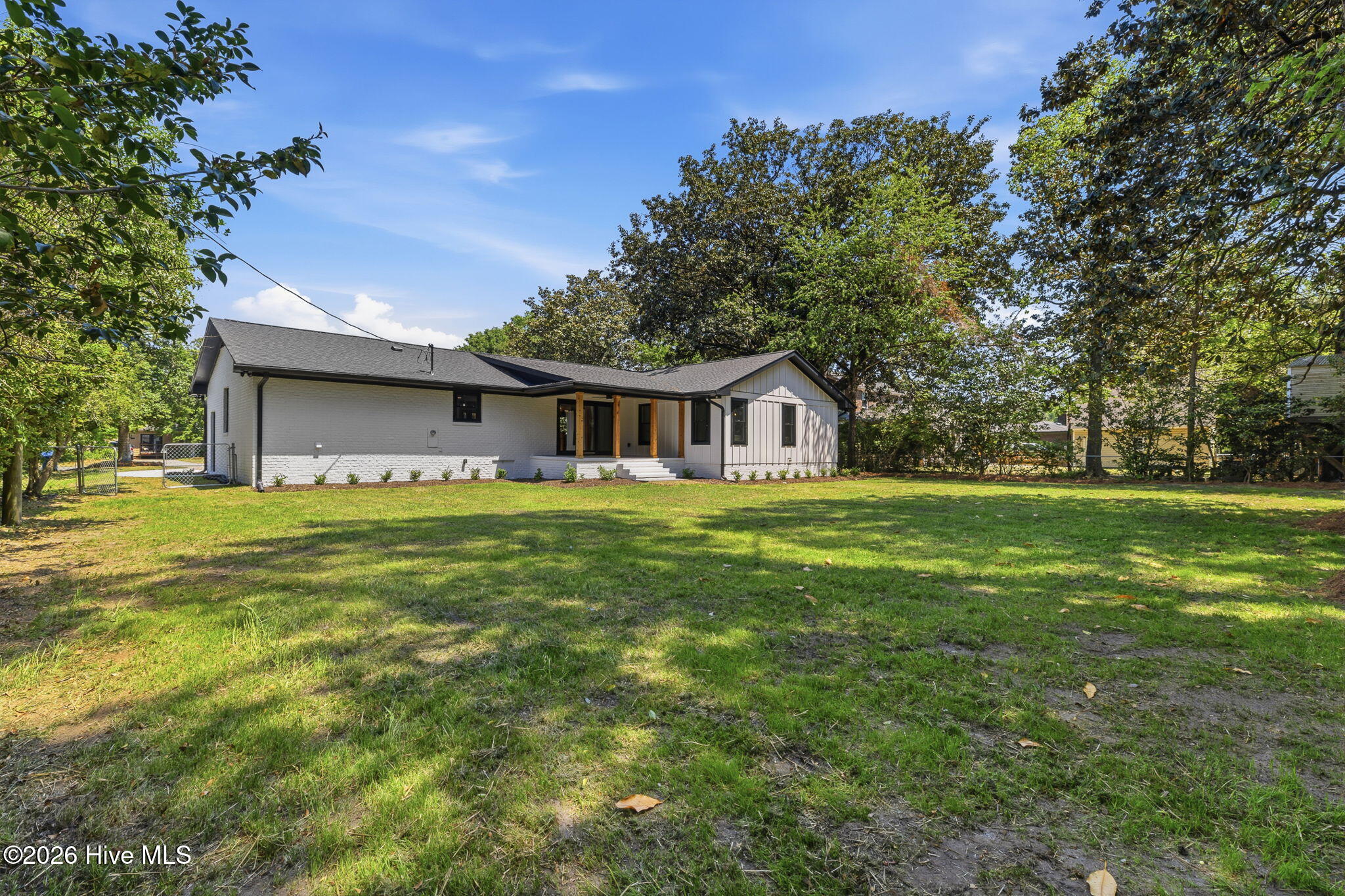 100569769 | Photo 61