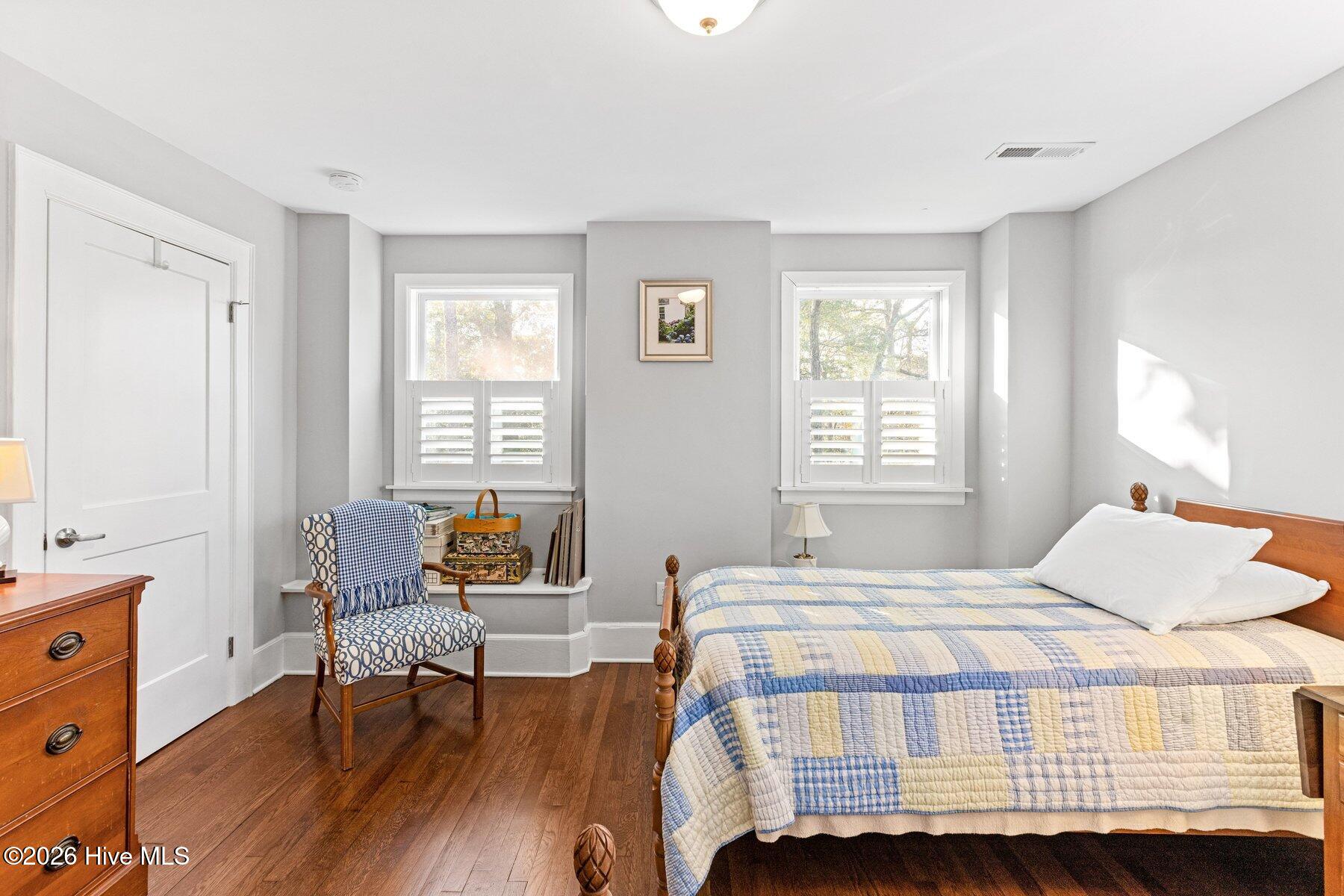 100548098 | Photo 32