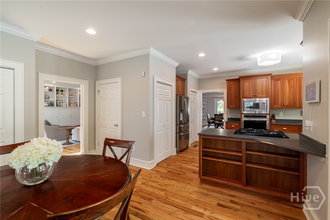 385 Woodward Way