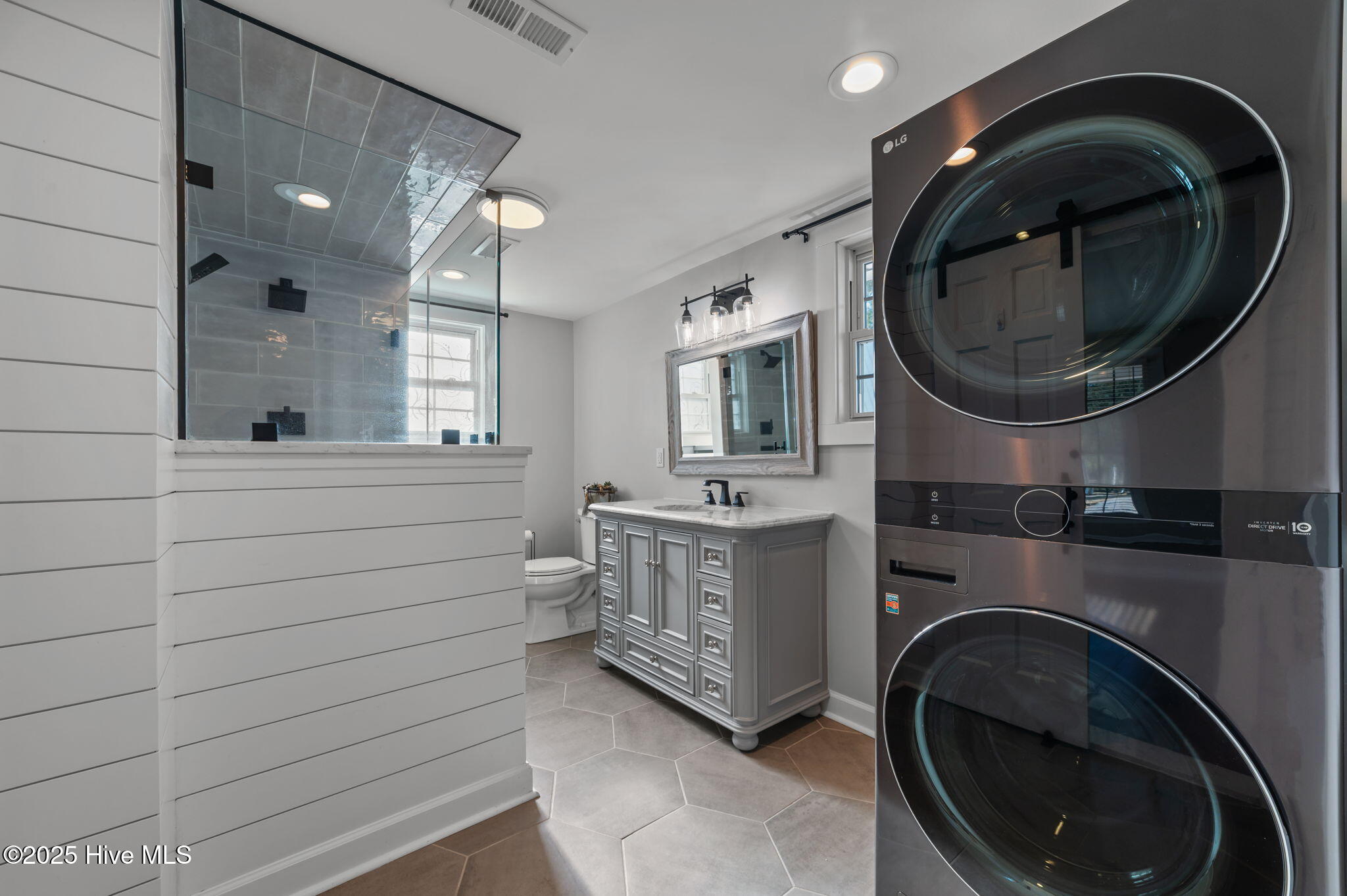 Downstairs bath/laundry