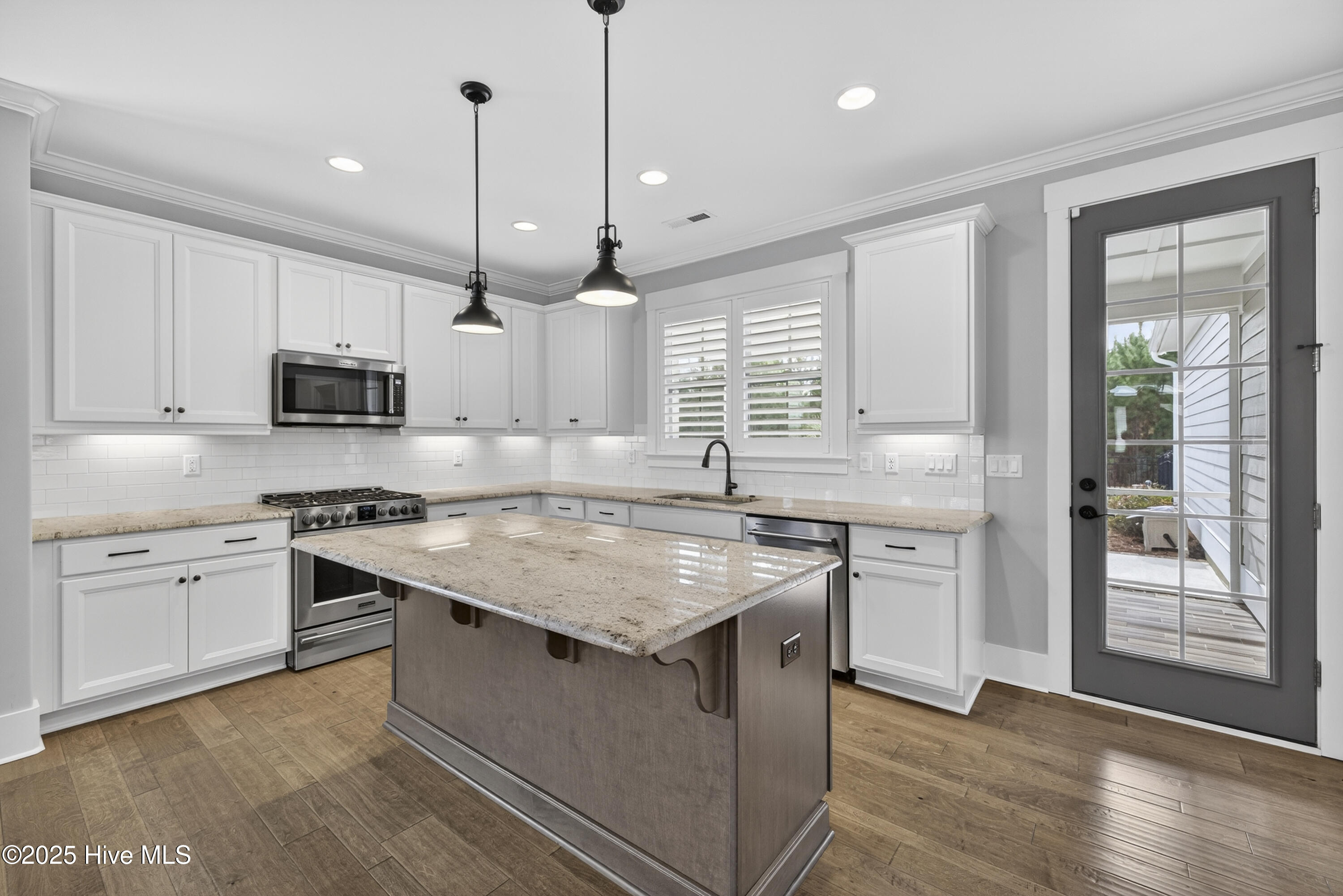 100547164 | Photo 10