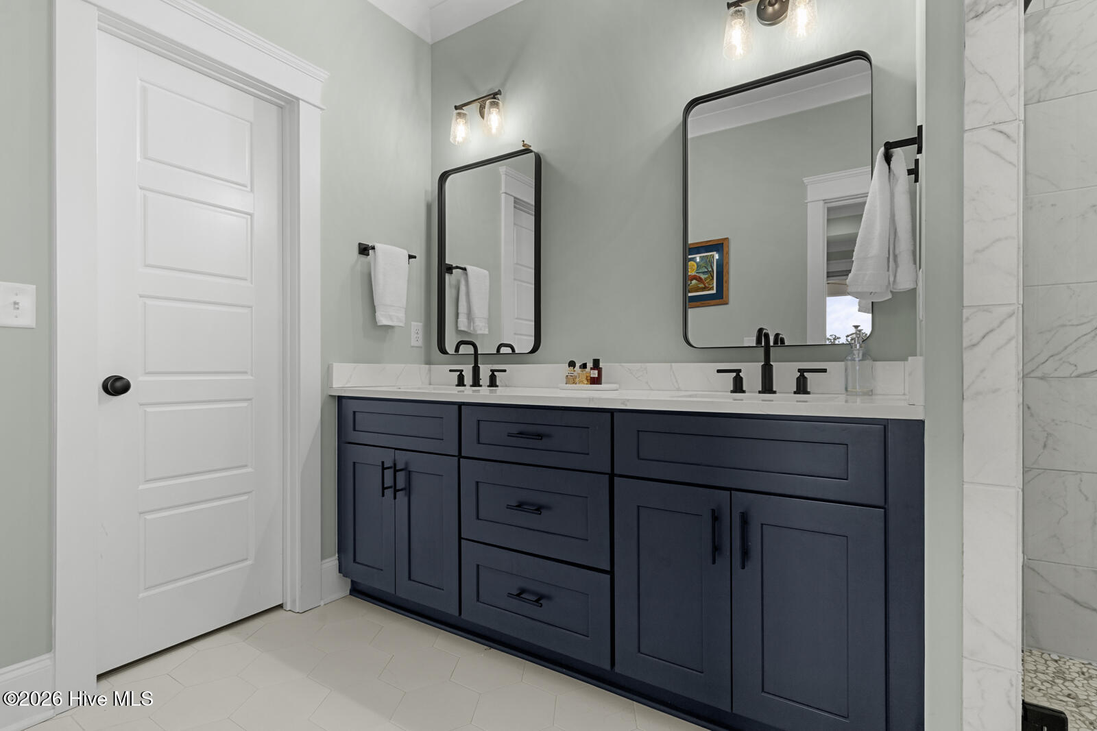 100557738 | Photo 36