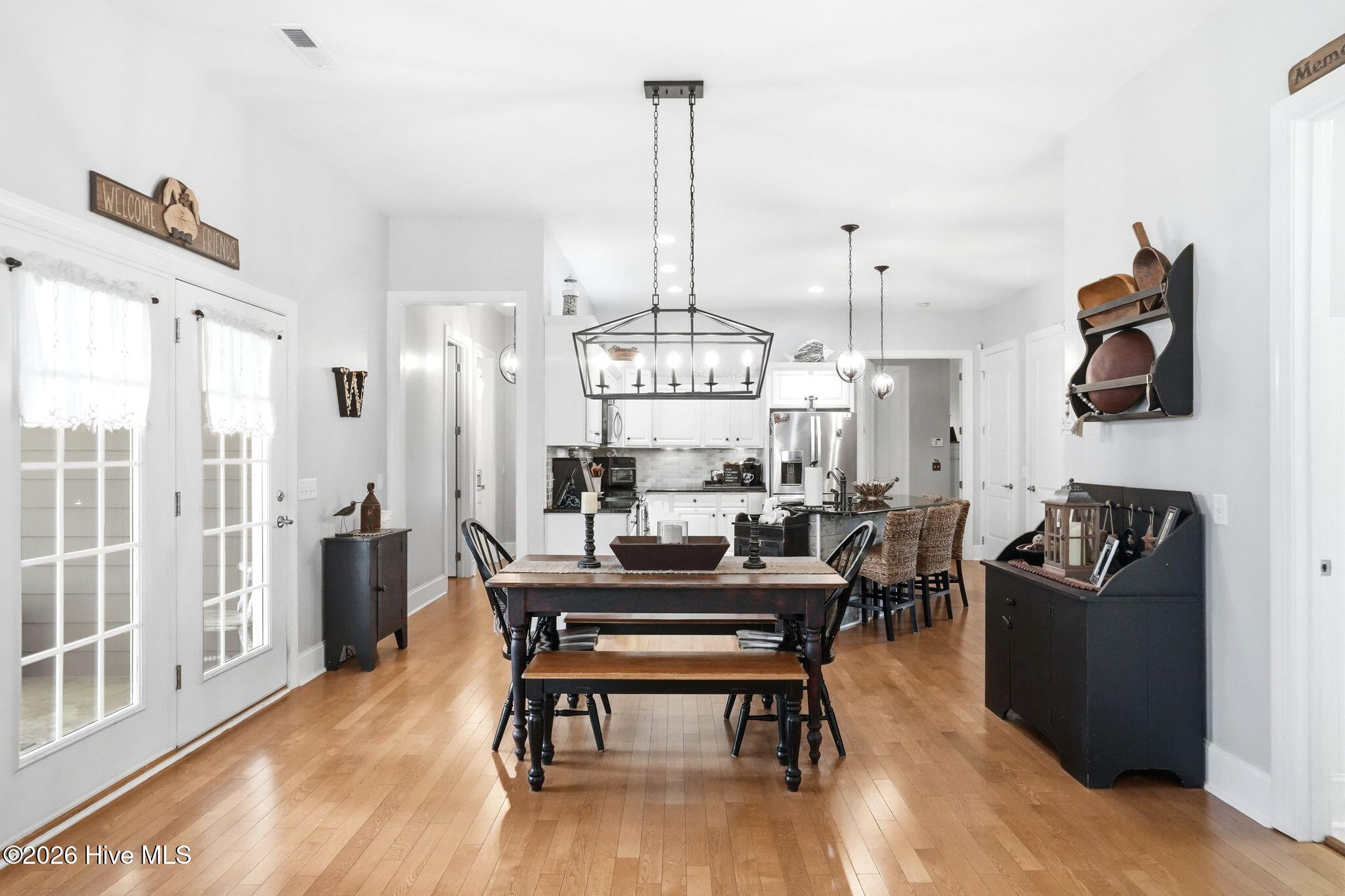 100561689 | Photo 18