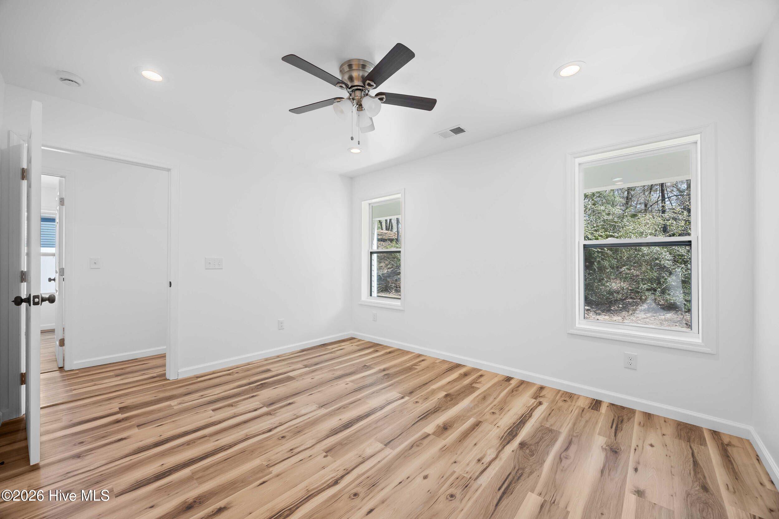 100561375 | Photo 22