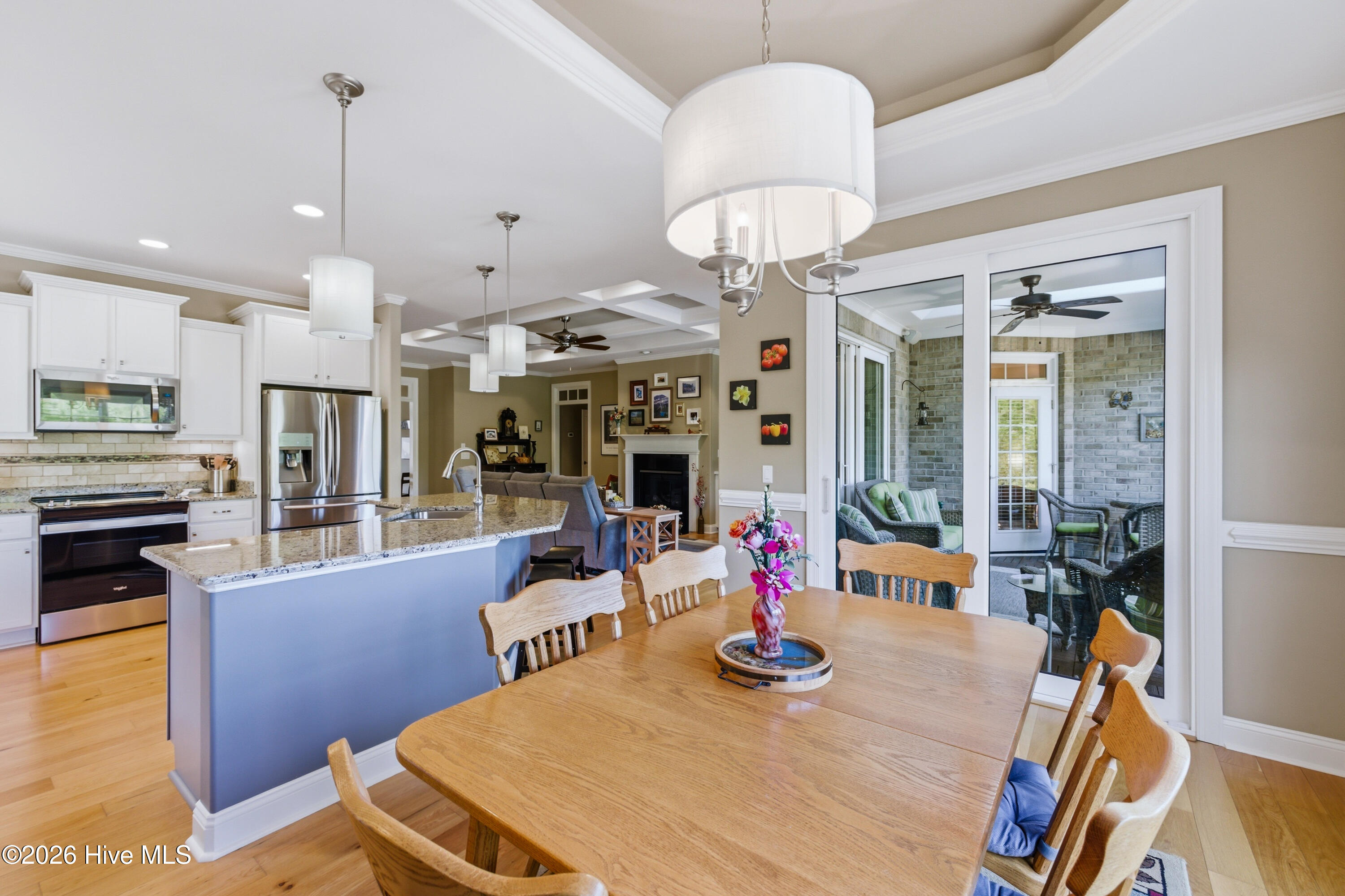 100570456 | Photo 19