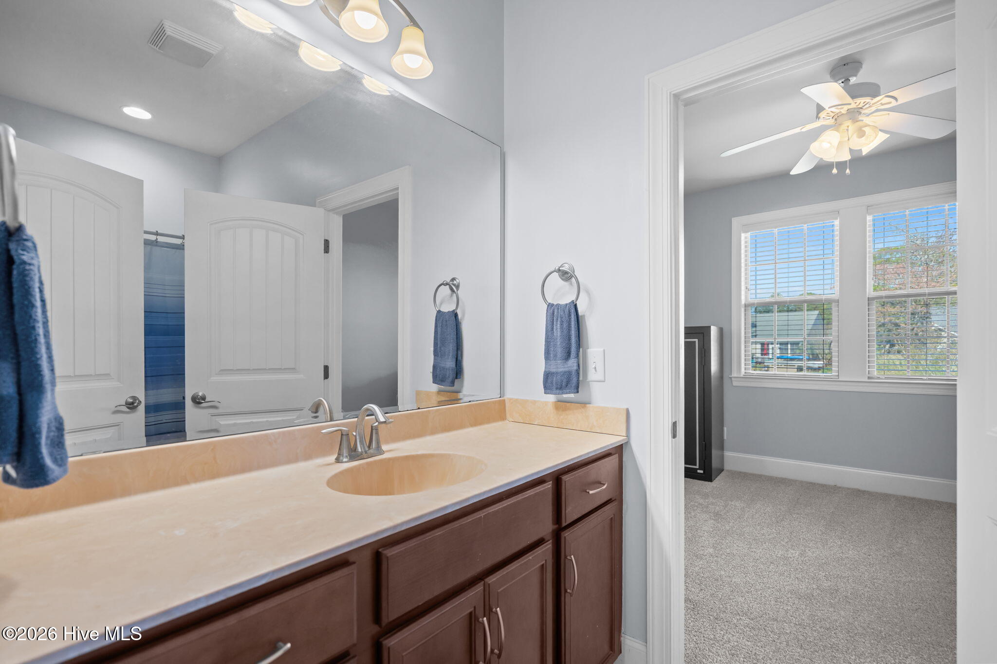 100563487 | Photo 33