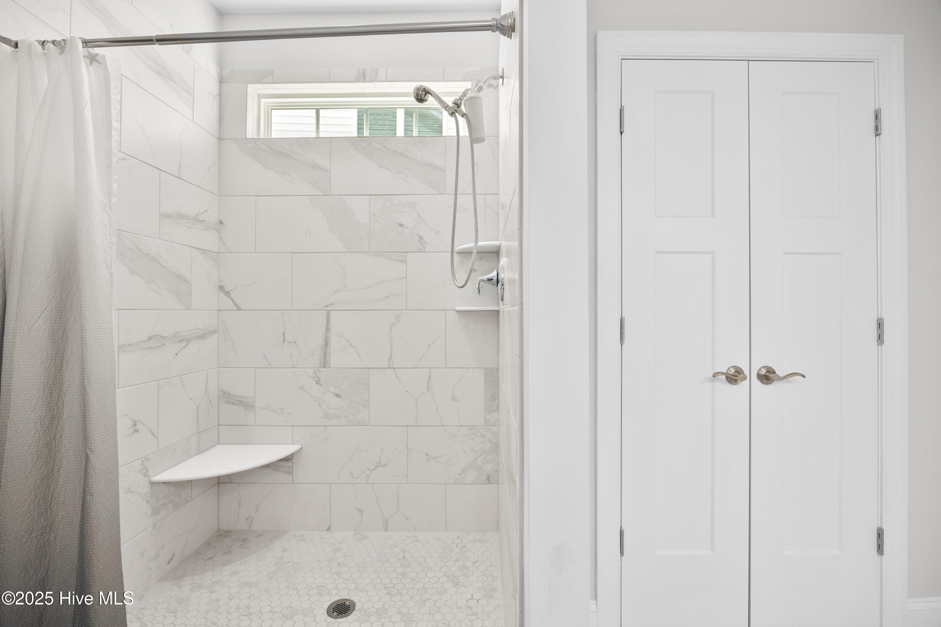 100531716 | Photo 19