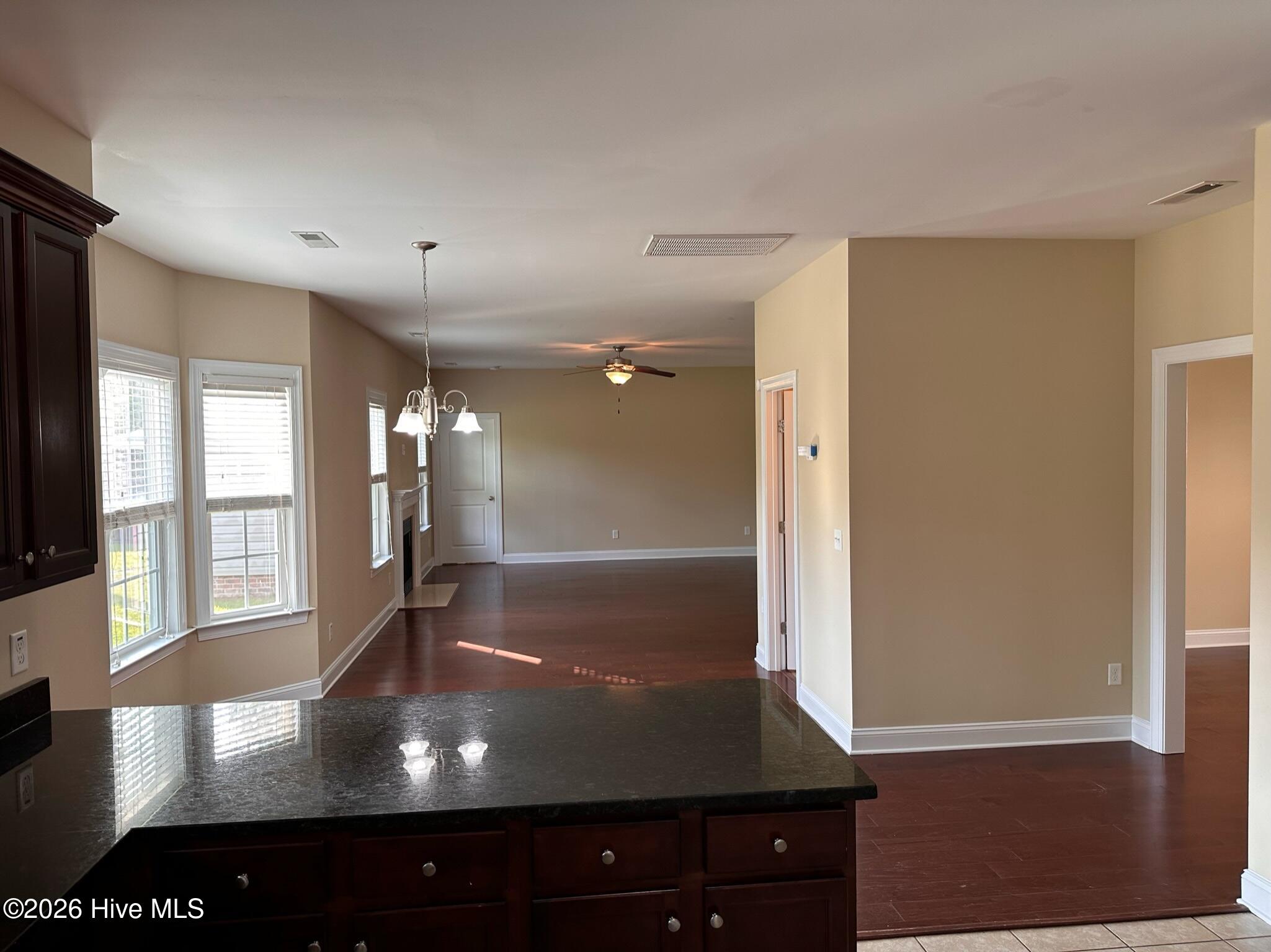 100557868 | Photo 24