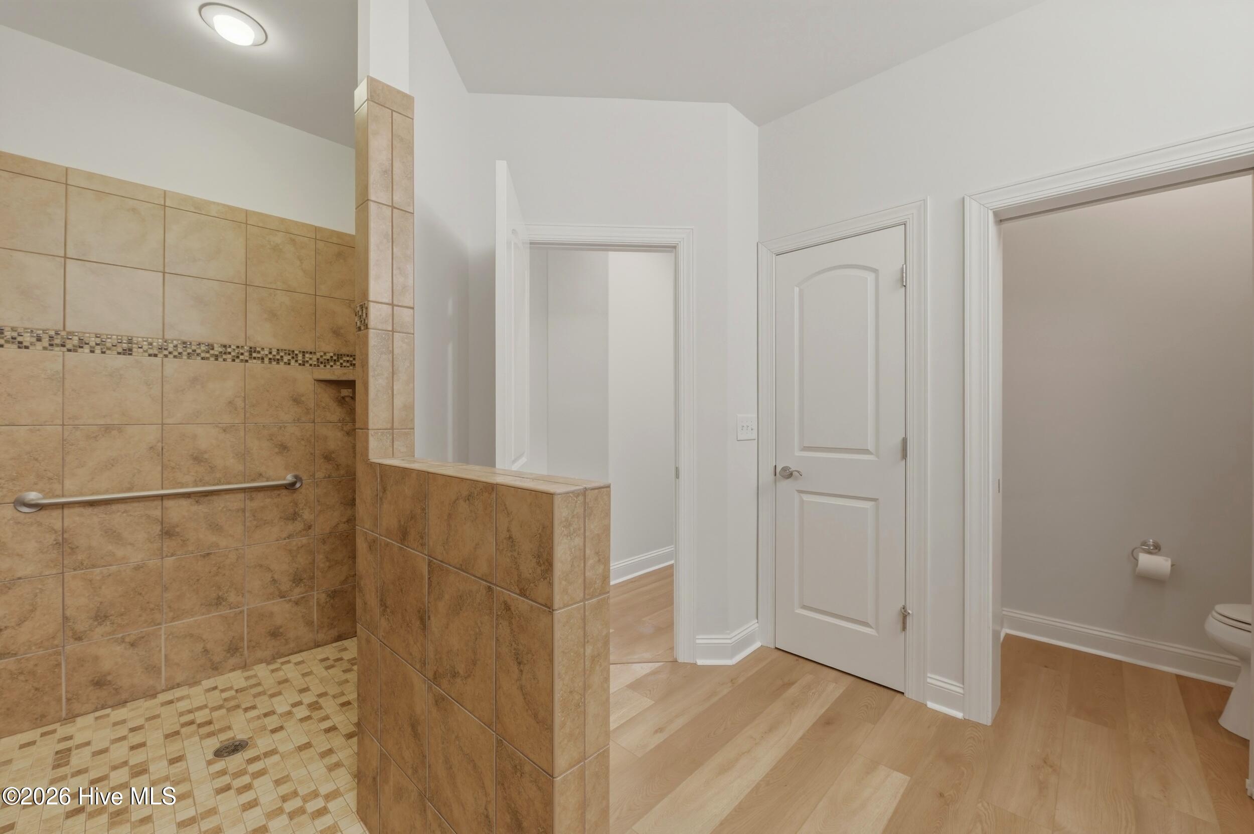 100556965 | Photo 23