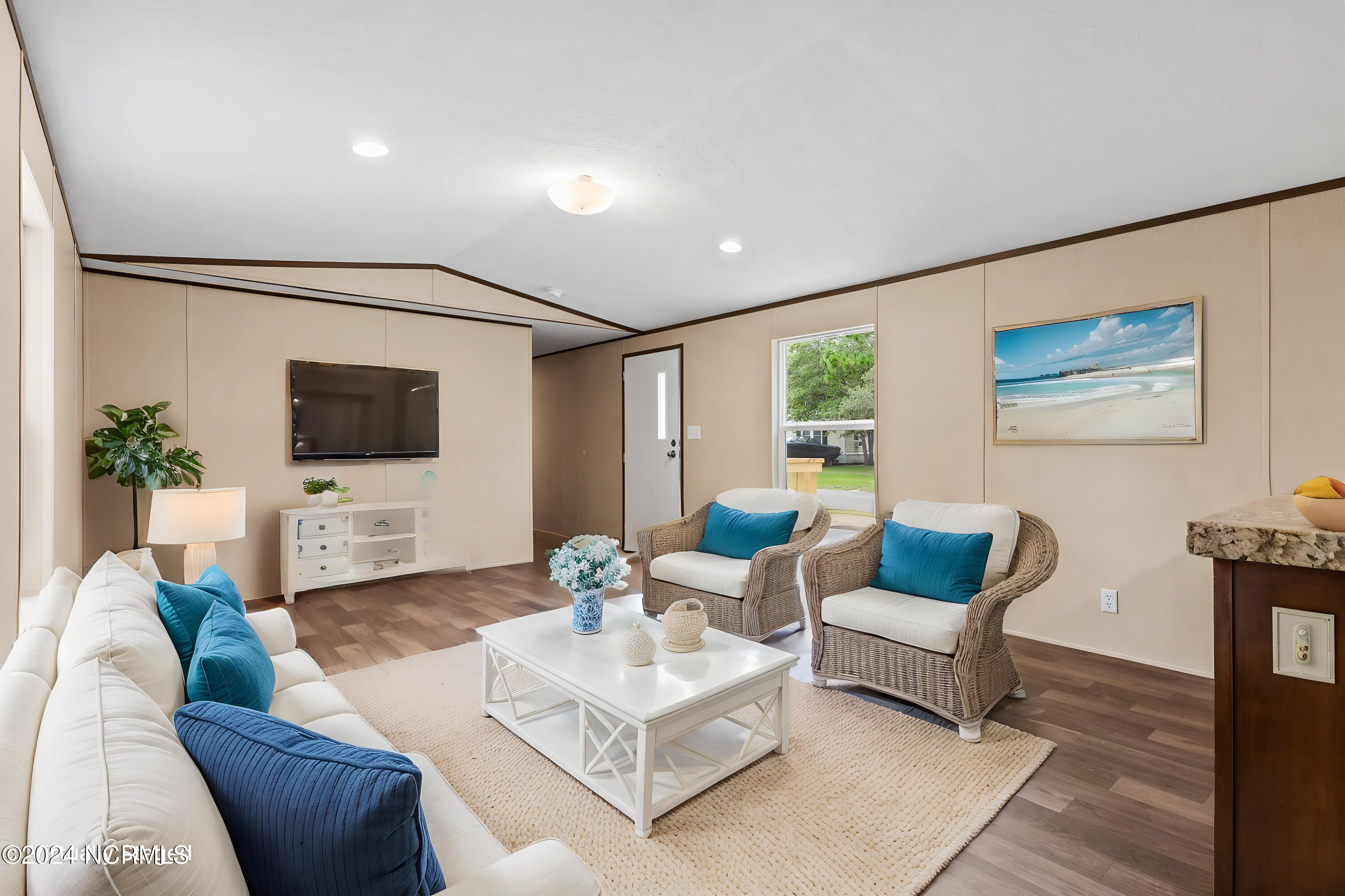 1404 Mockingbird Place SW, Shallotte, NC 28470 – photo 3: Living Room
