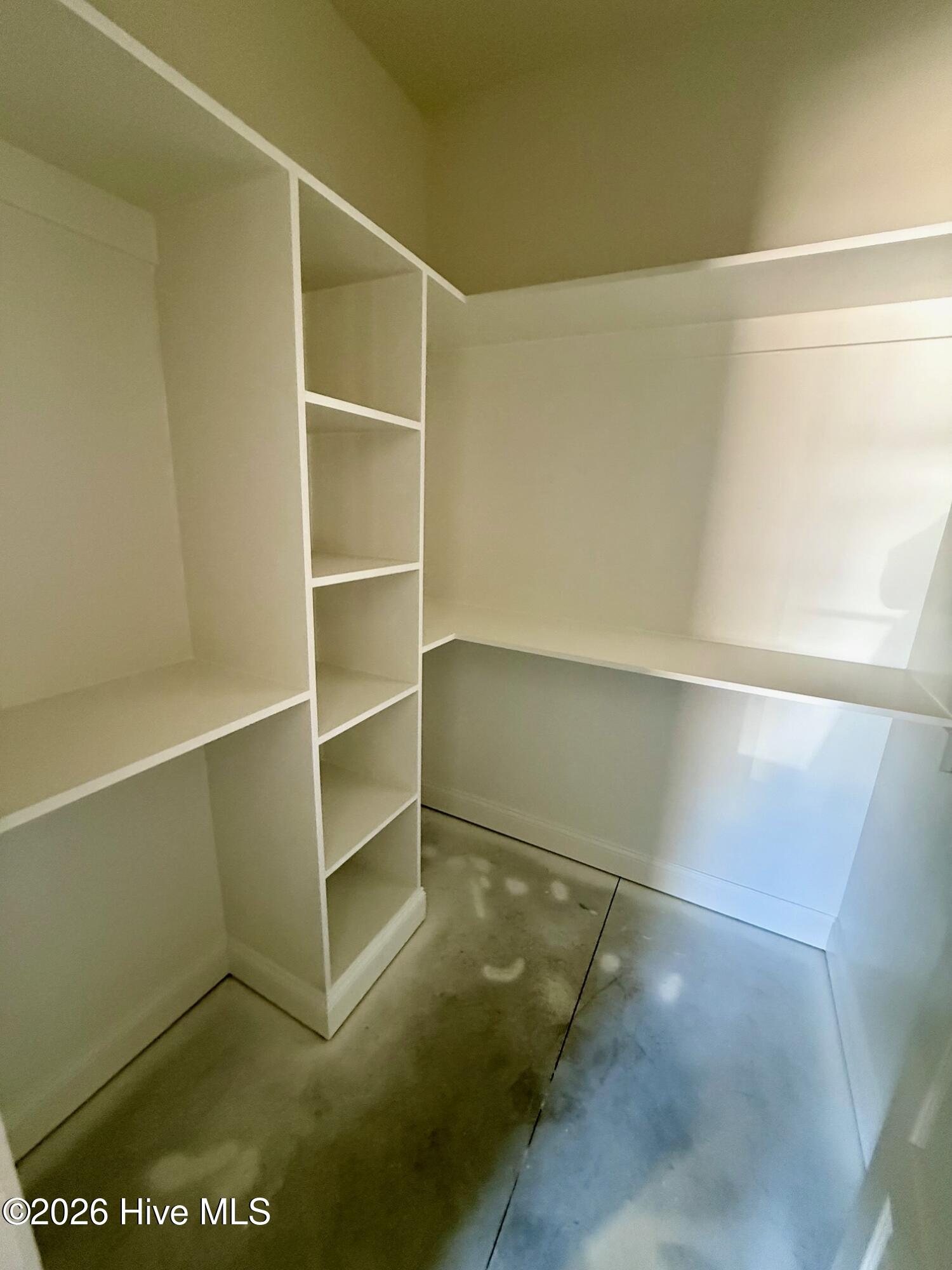 6) 68688-69b1aff084605