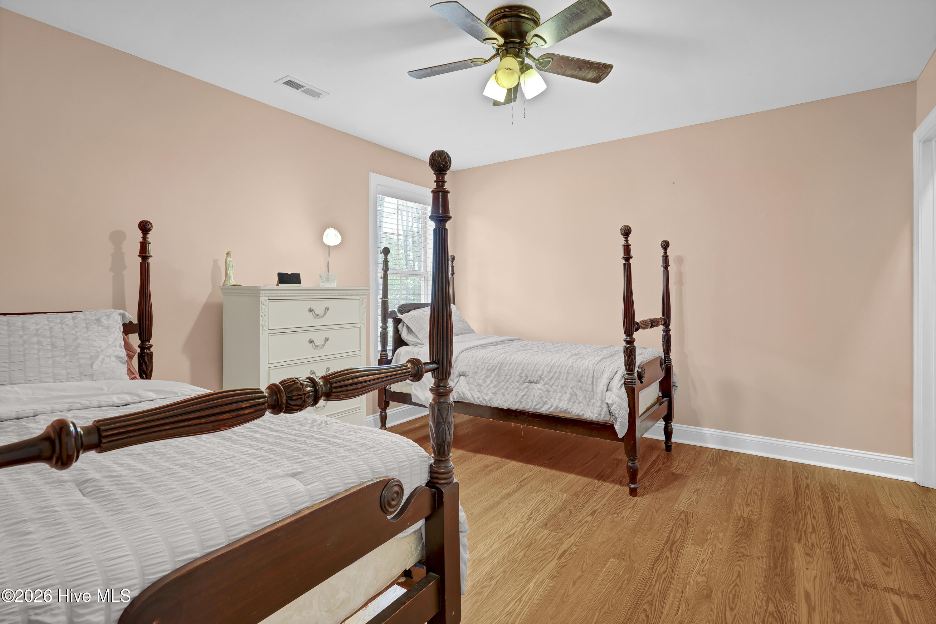 100565660 | Photo 26