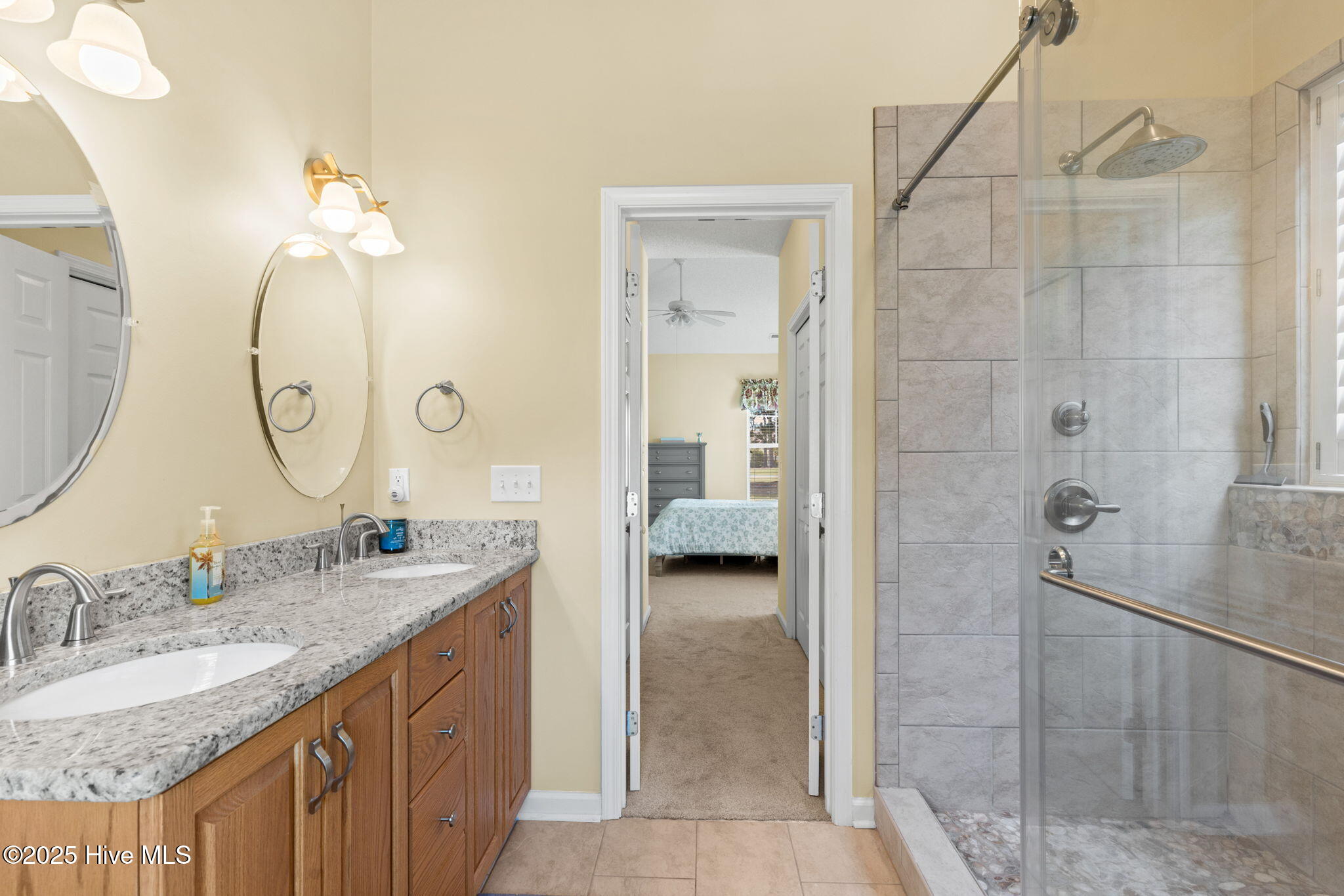 100519140 | Photo 16