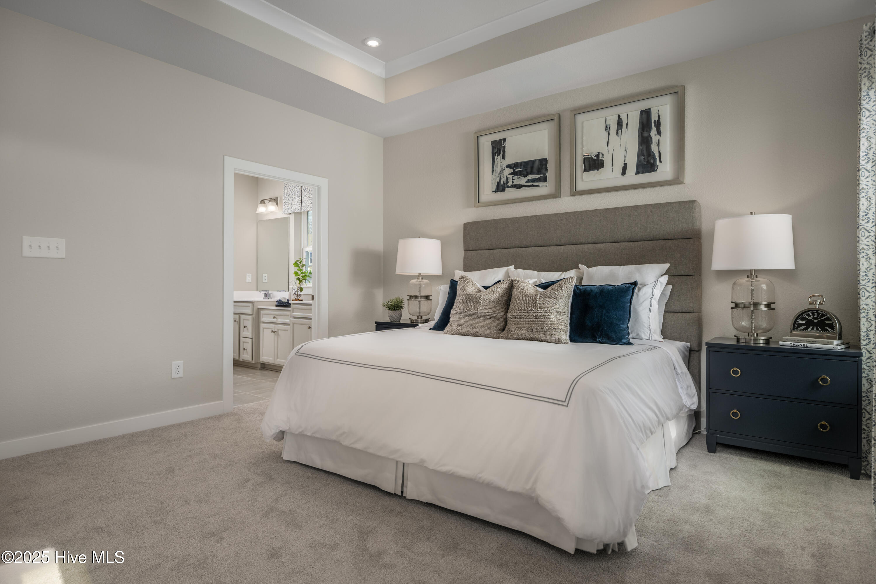 100548766 | Photo 11