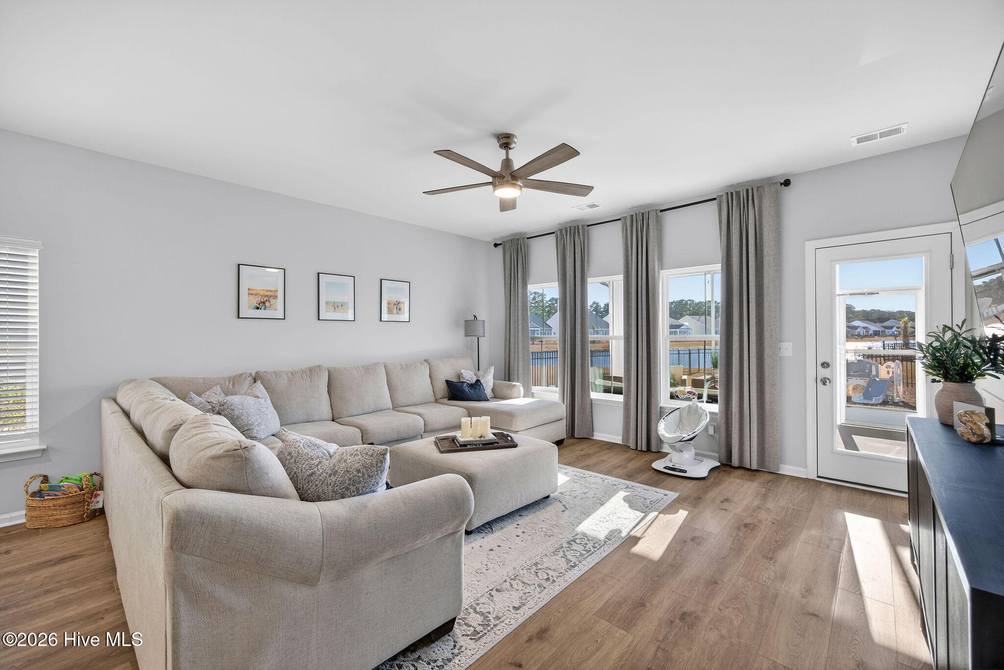 100550096 | Photo 19