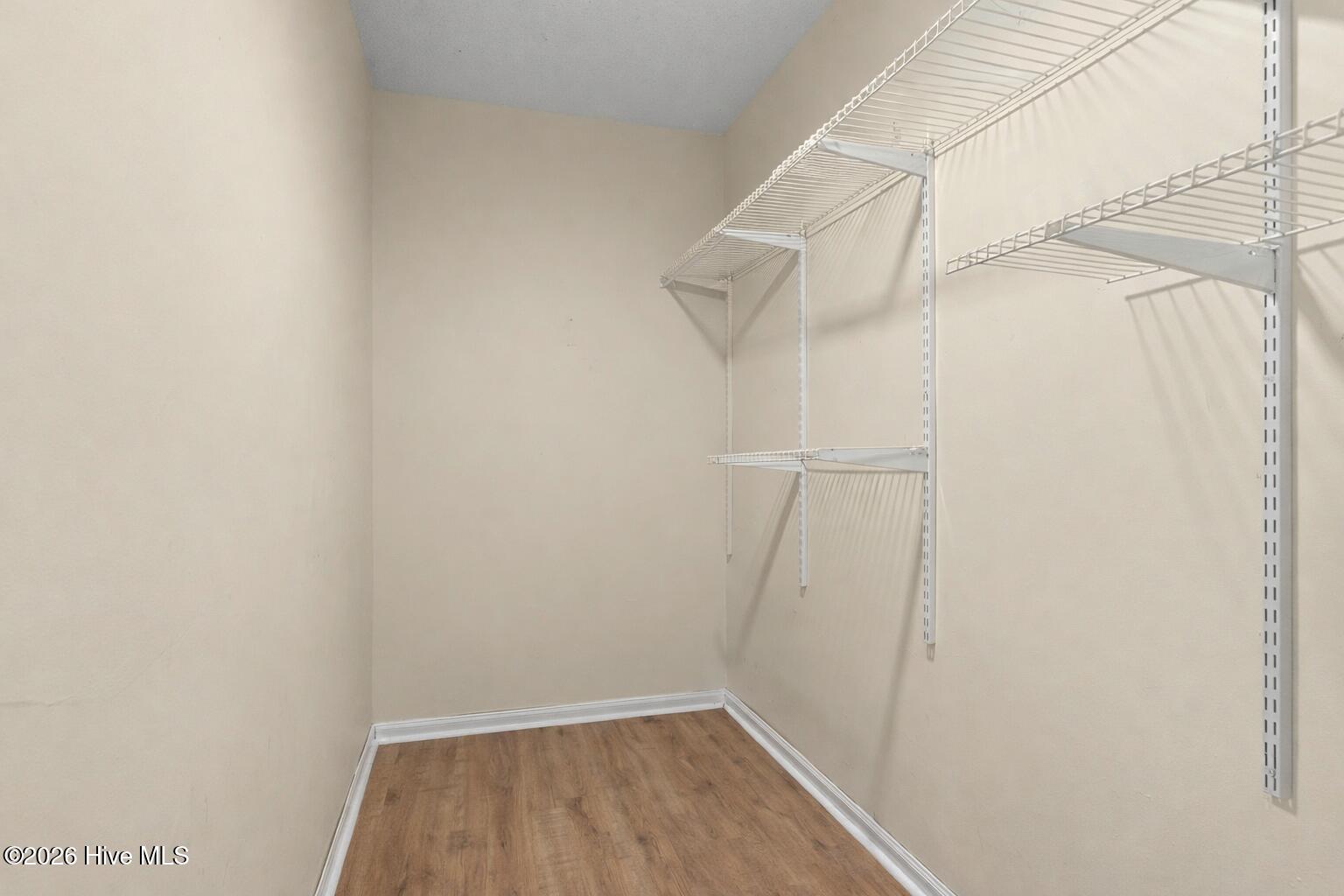 100564330 | Photo 18