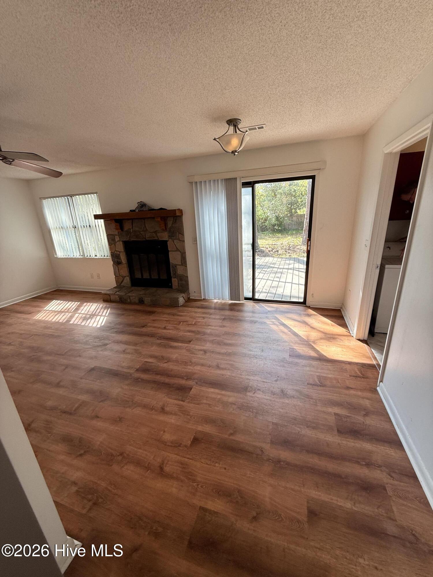 100566796 | Photo 16