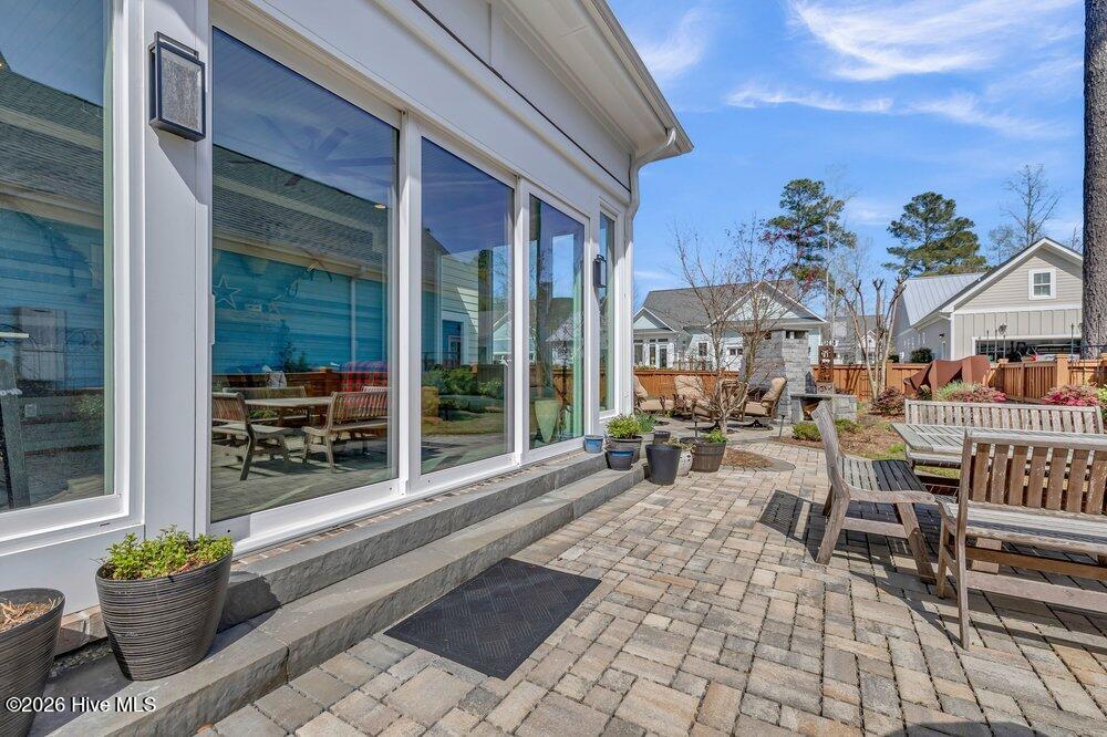 100561379 | Photo 52