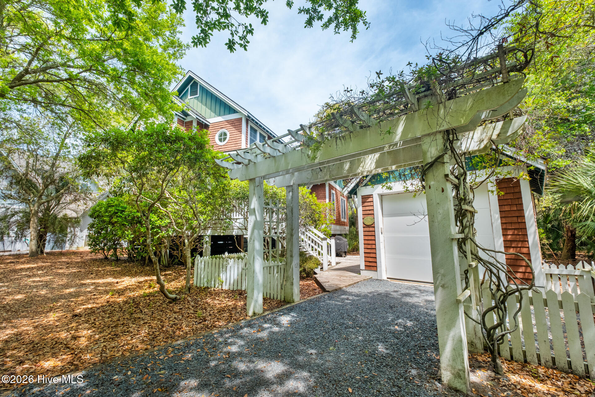 100567866 | Photo 45