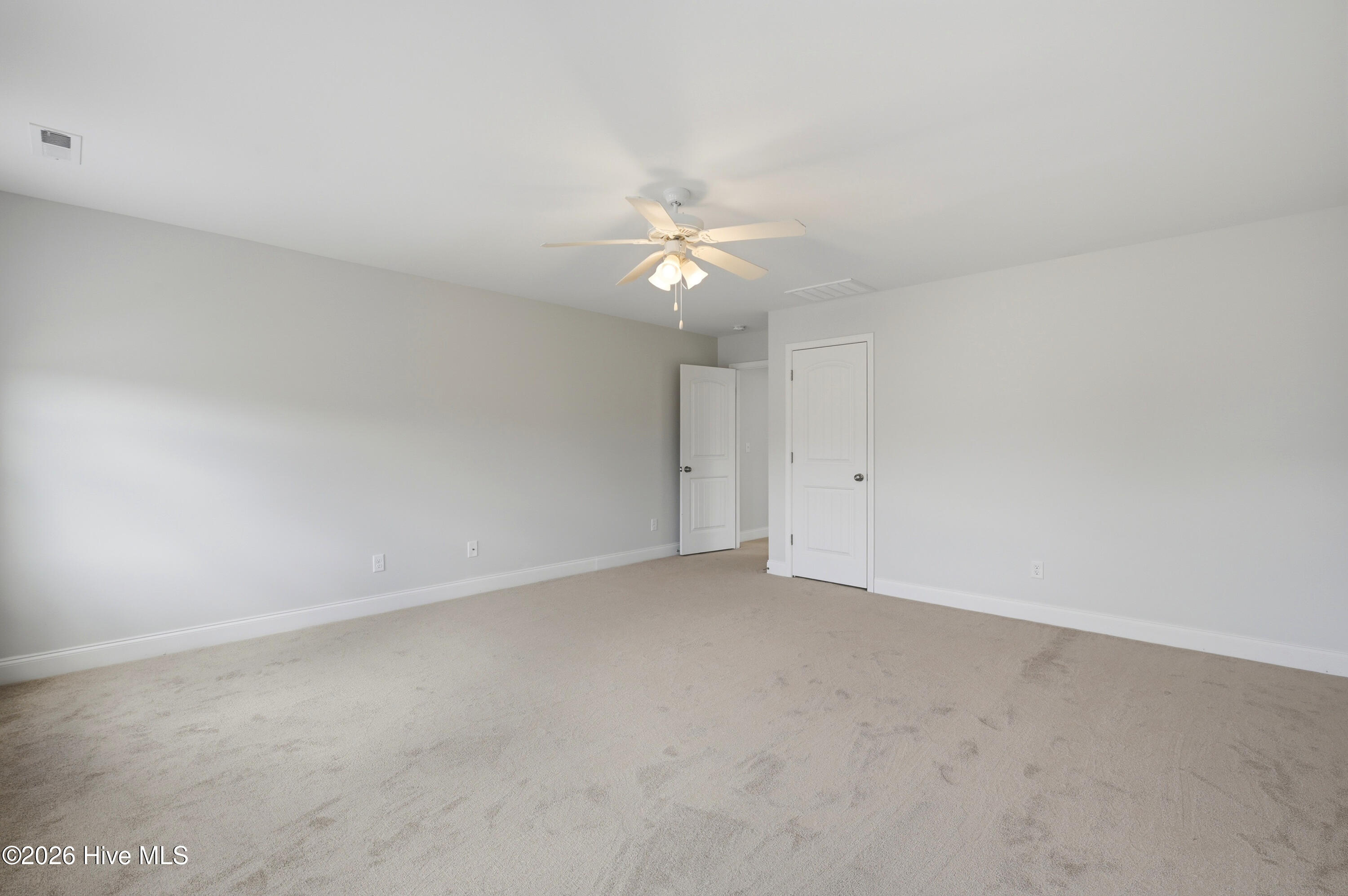 100563104 | Photo 24