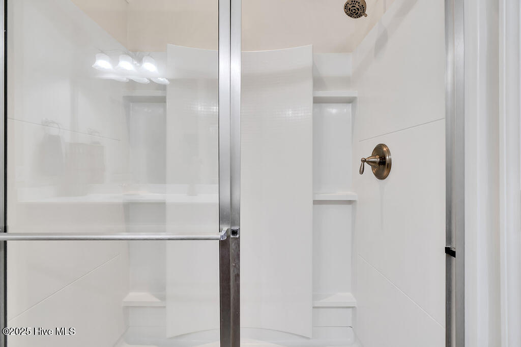 100532271 | Photo 25