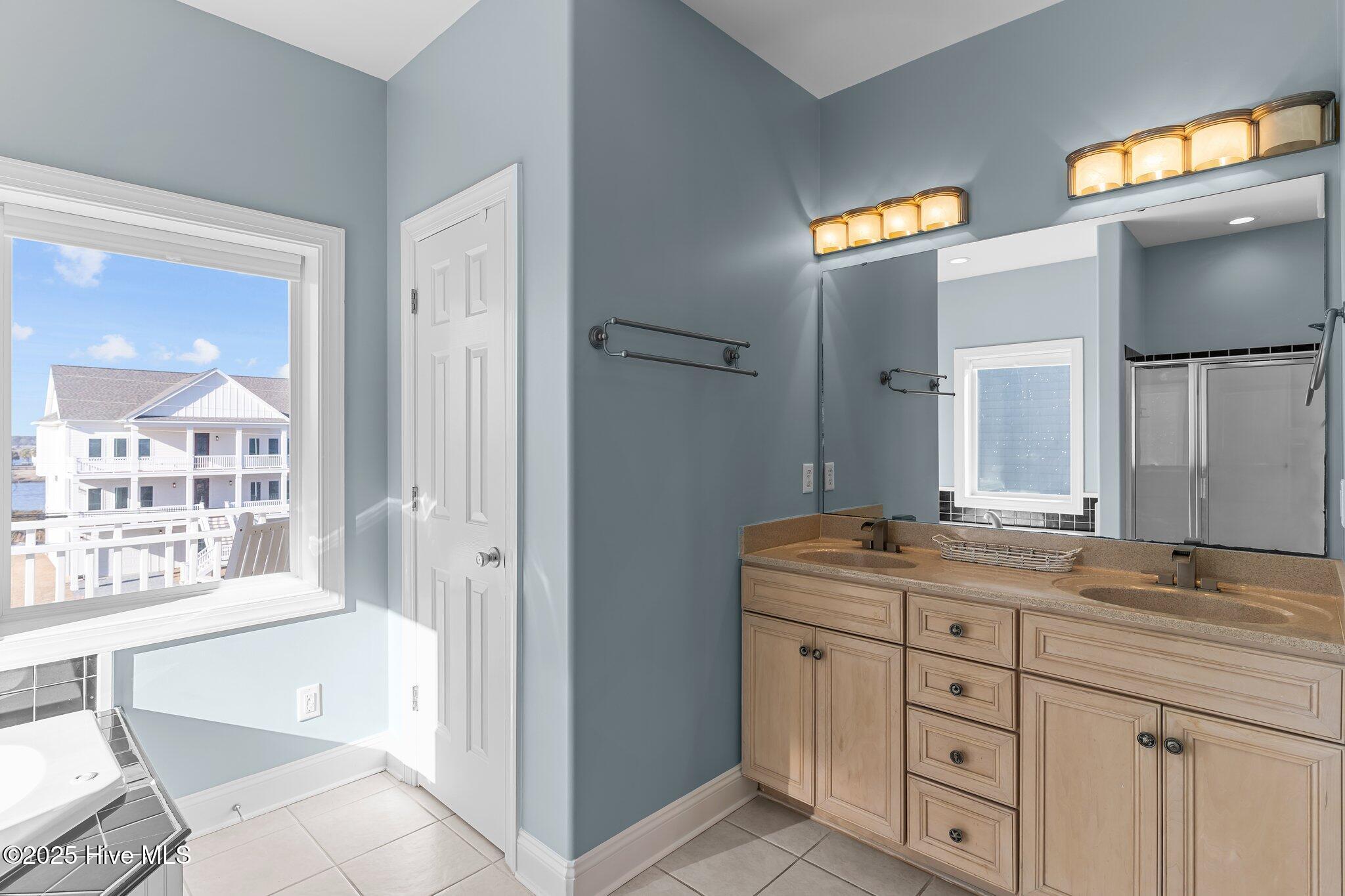 100539376 | Photo 44