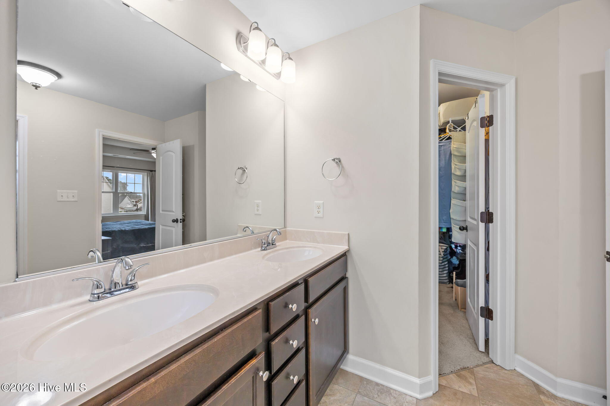 100558609 | Photo 24