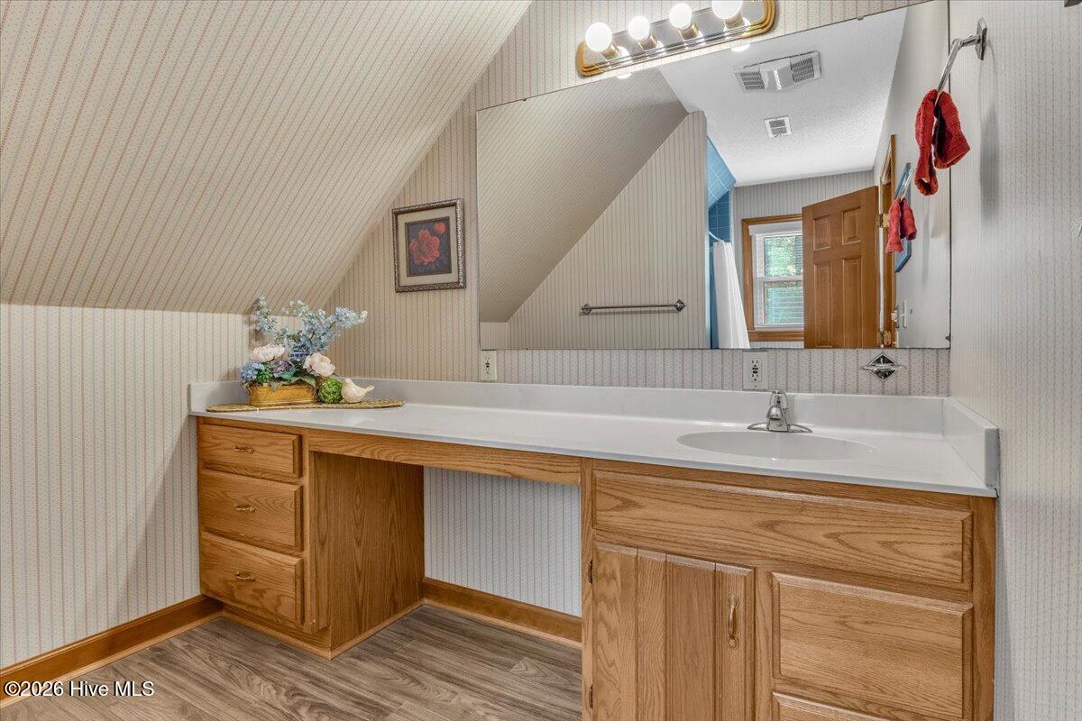 100565591 | Photo 56