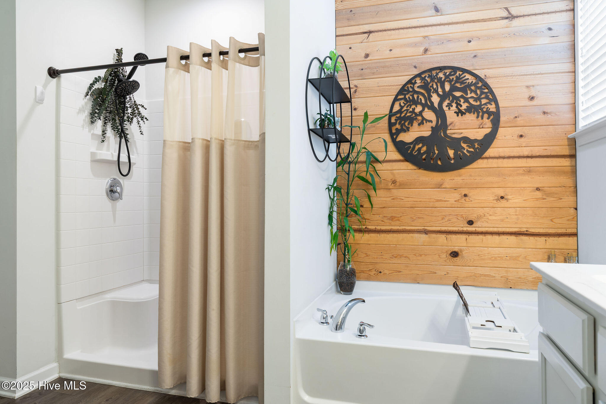 100539651 | Photo 33