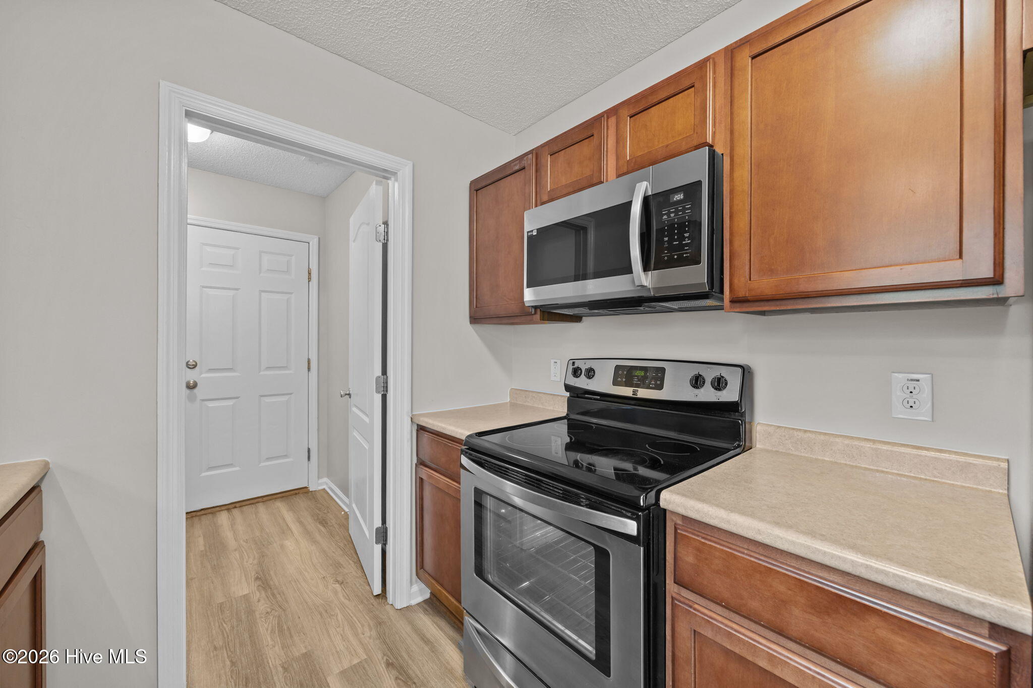 100547713 | Photo 13