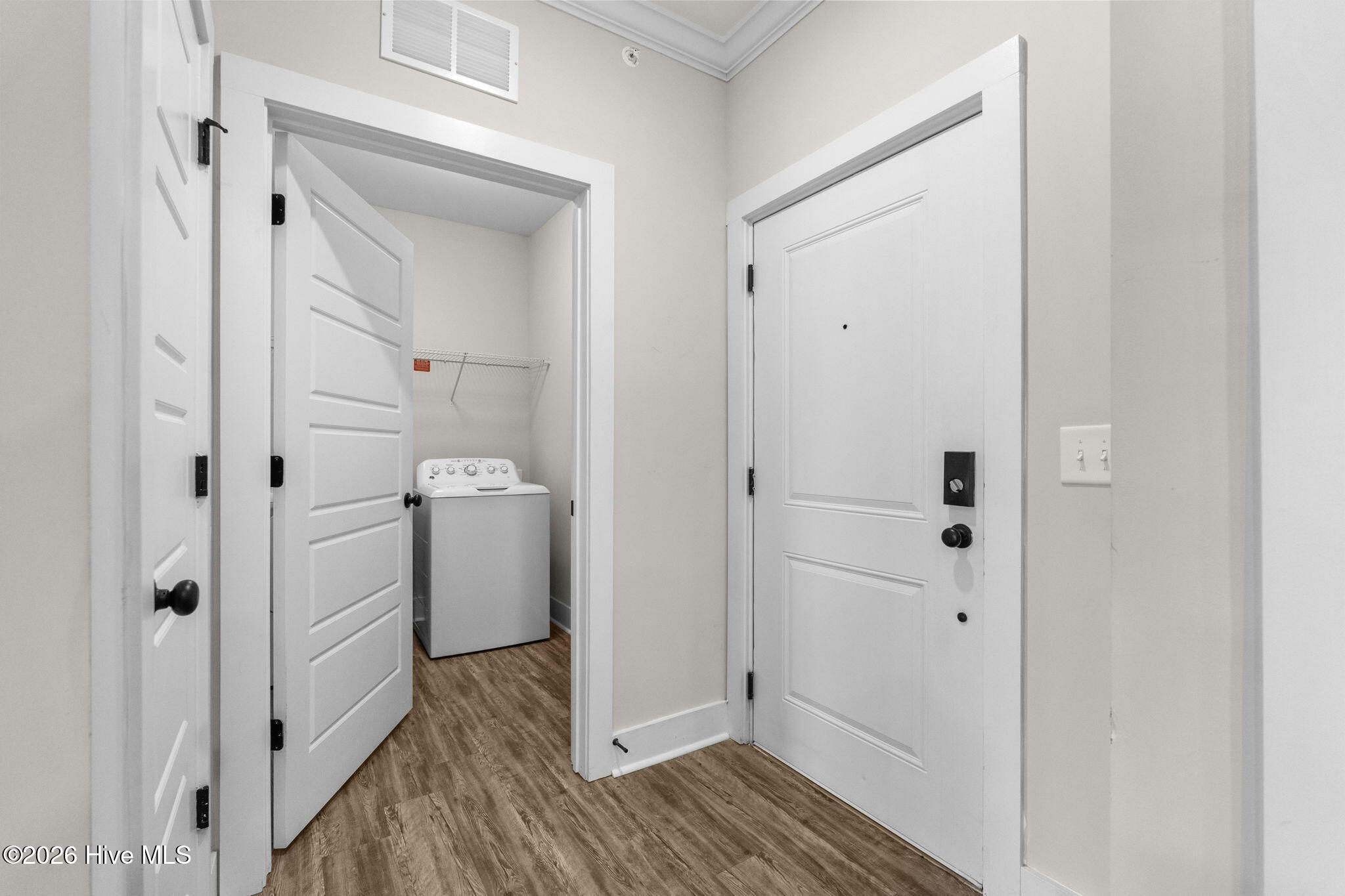 100566084 | Photo 40