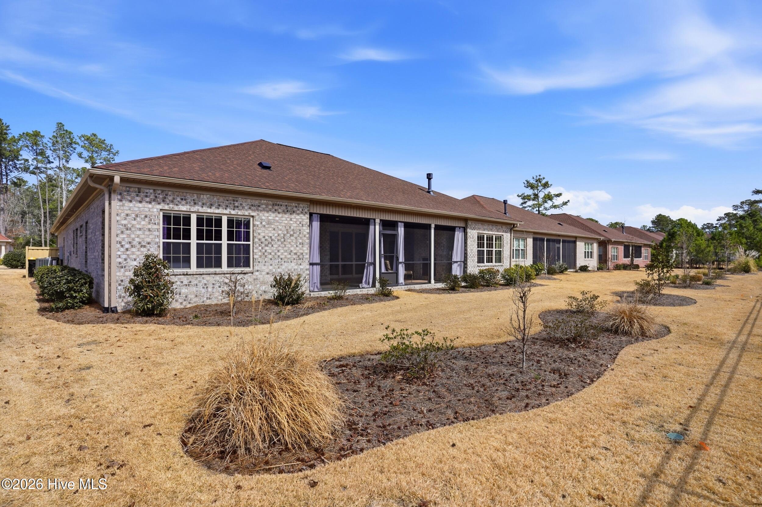 100560979 | Photo 41