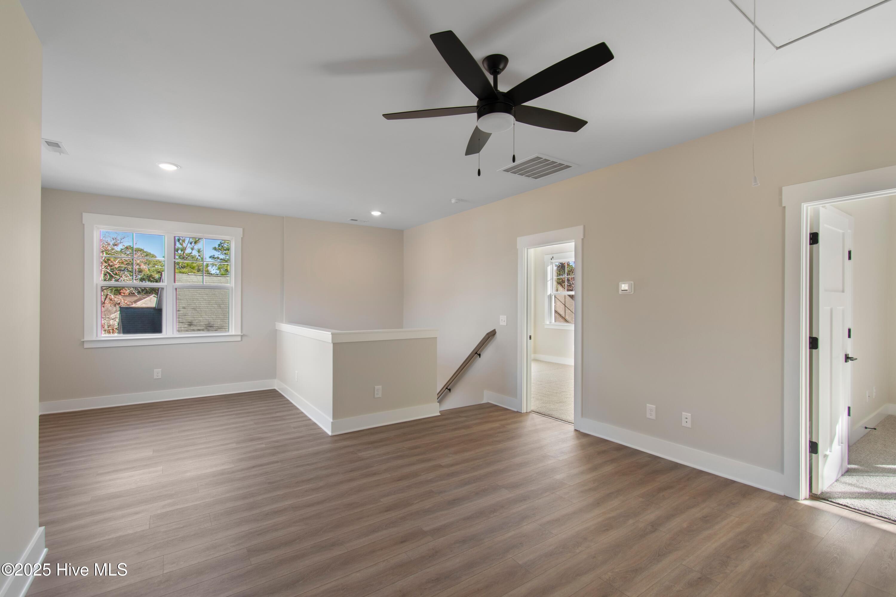 100520444 | Photo 43