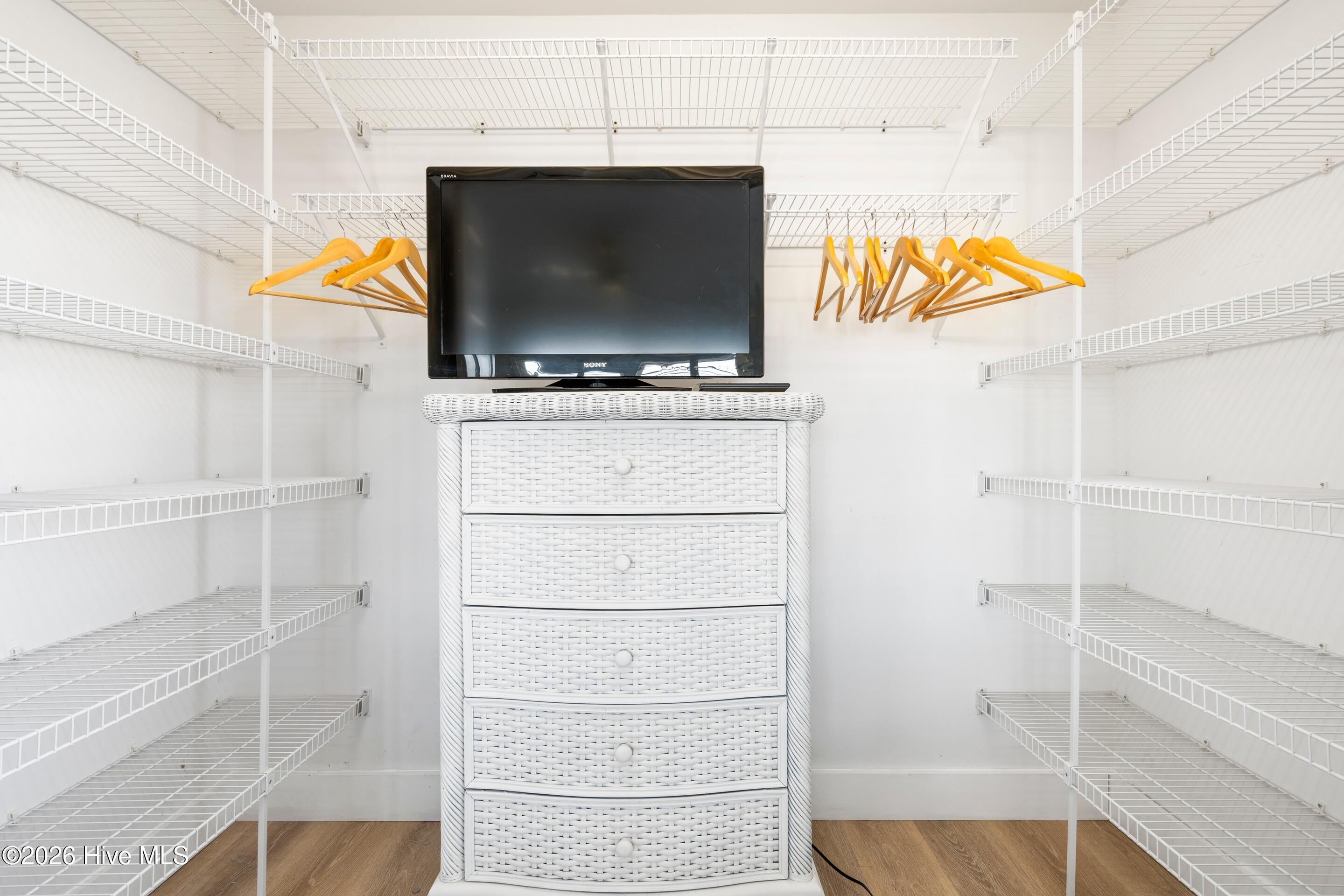 100549309 | Photo 49