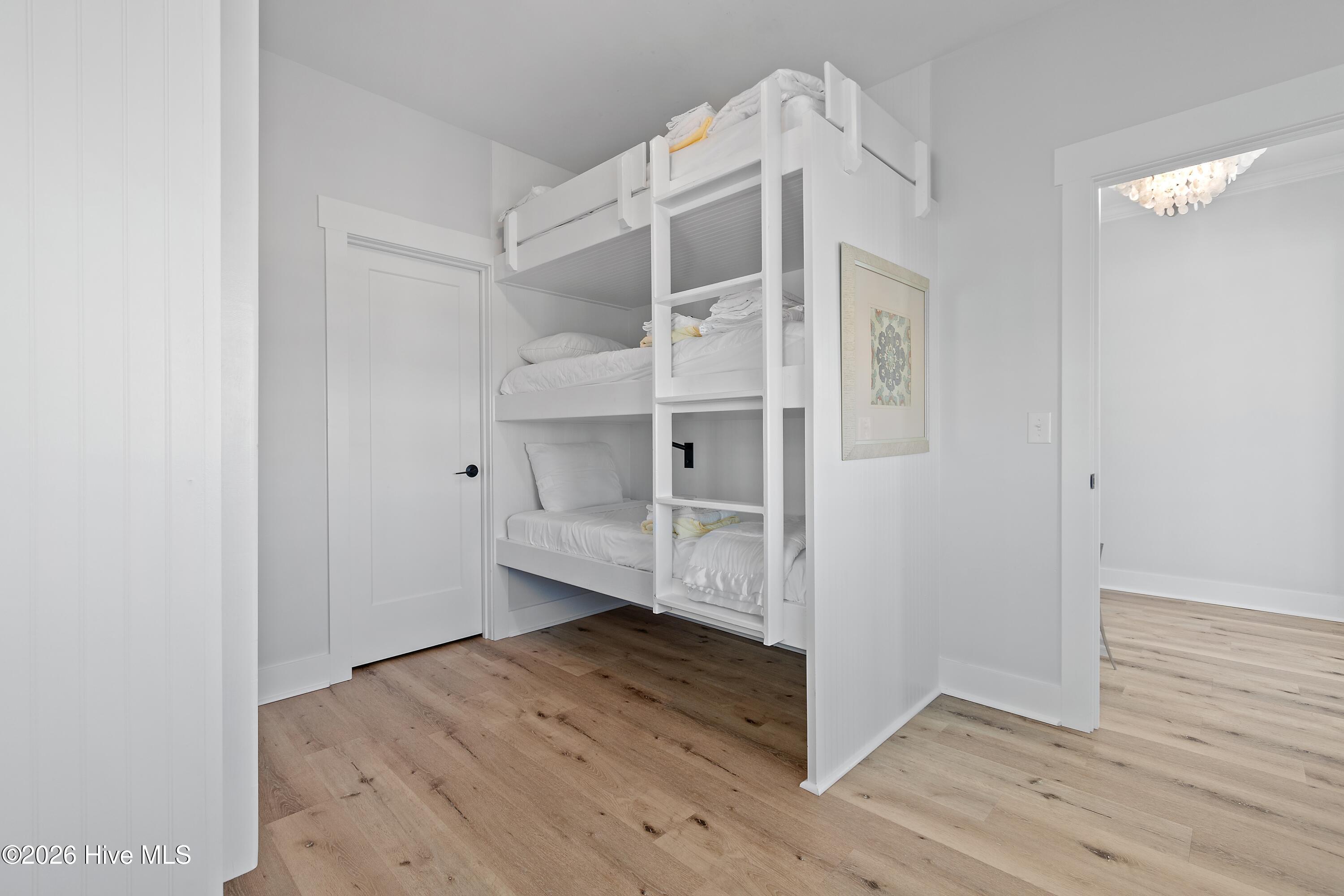 100564147 | Photo 34