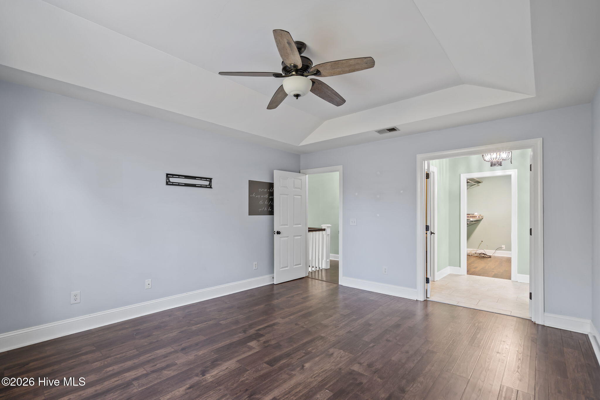 100565239 | Photo 33