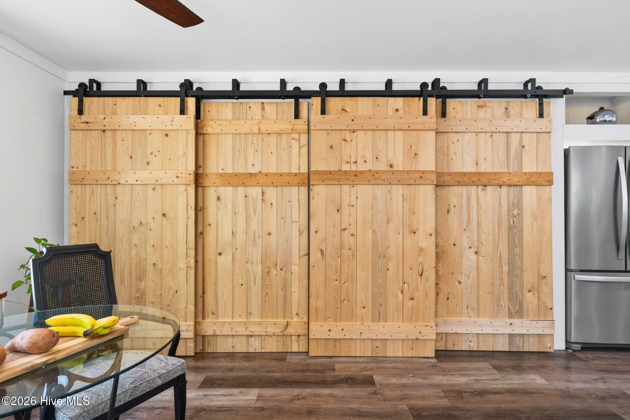 100568923 | Photo 26