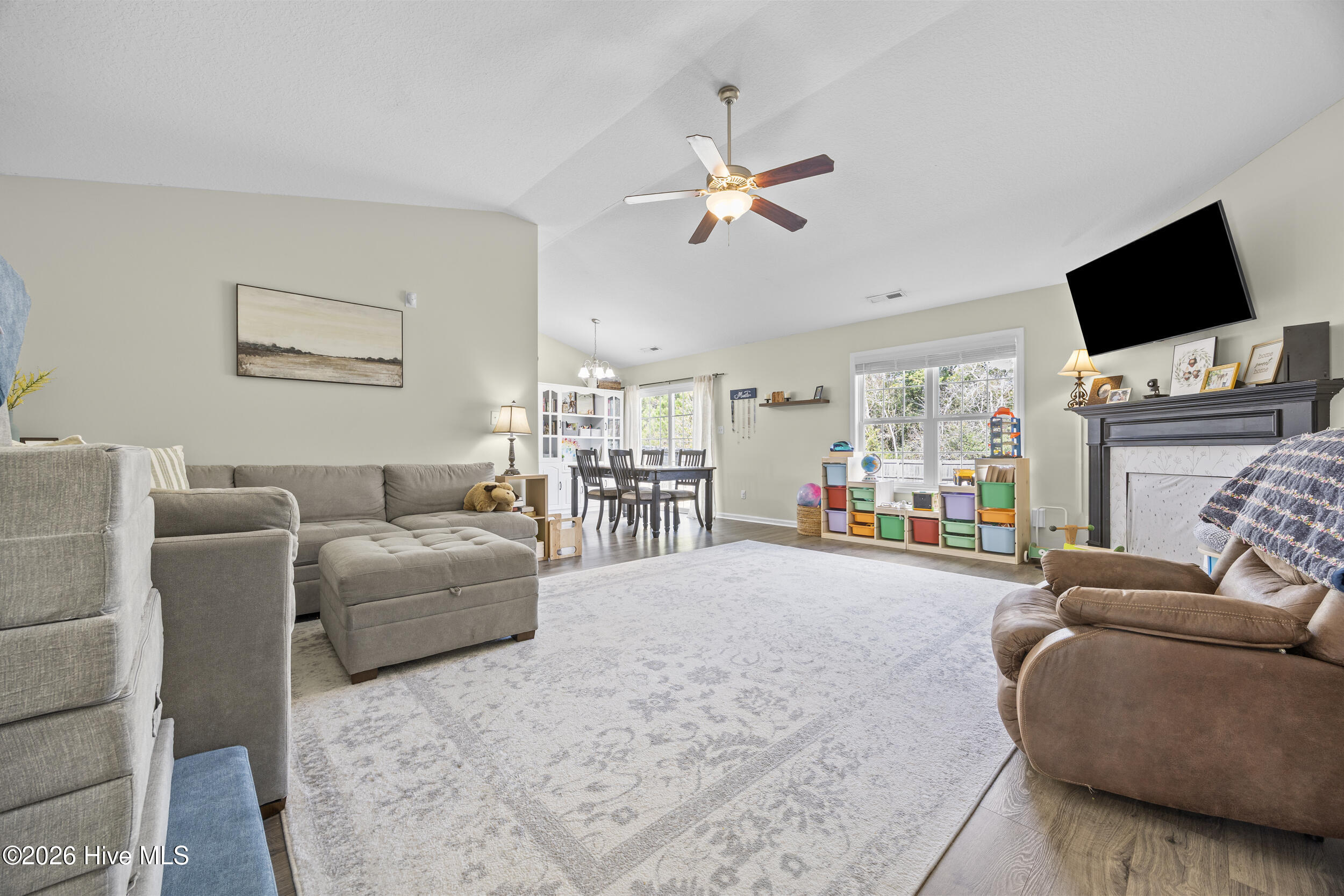 100560152 | Photo 24